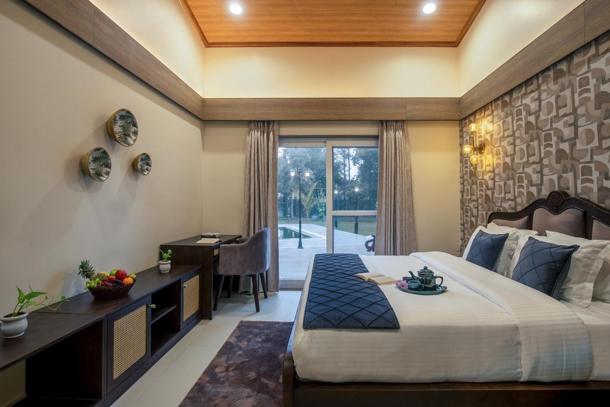 Elivaas 6 Bhk With Pvt Pool & Garden - Esh
