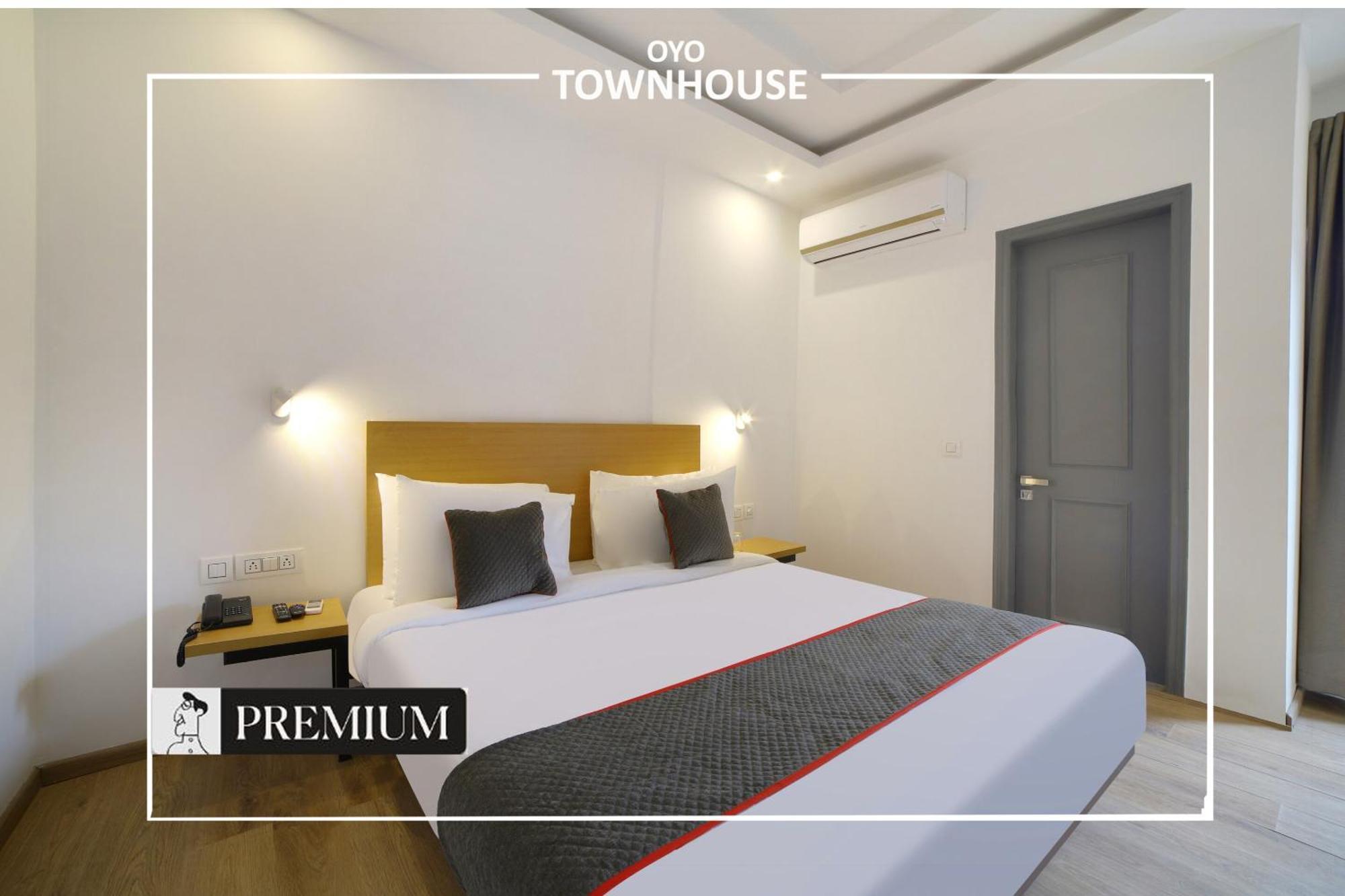 Oyo Townhouse 120 Shushant Lok Hotel Gurgaon