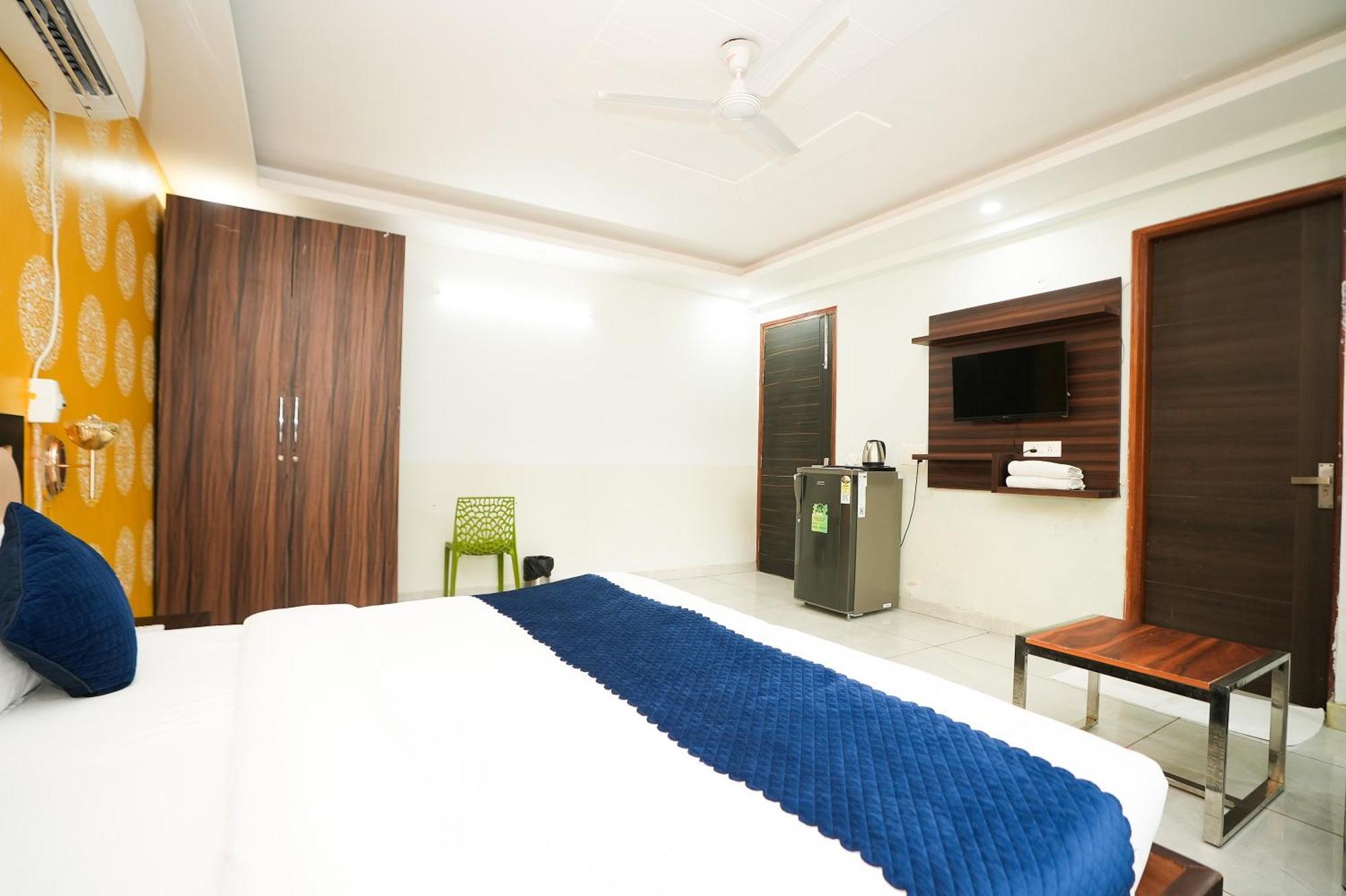Tanvi Premium Residency Near Artemis Hospital, Gurugram 4* Gurgaon