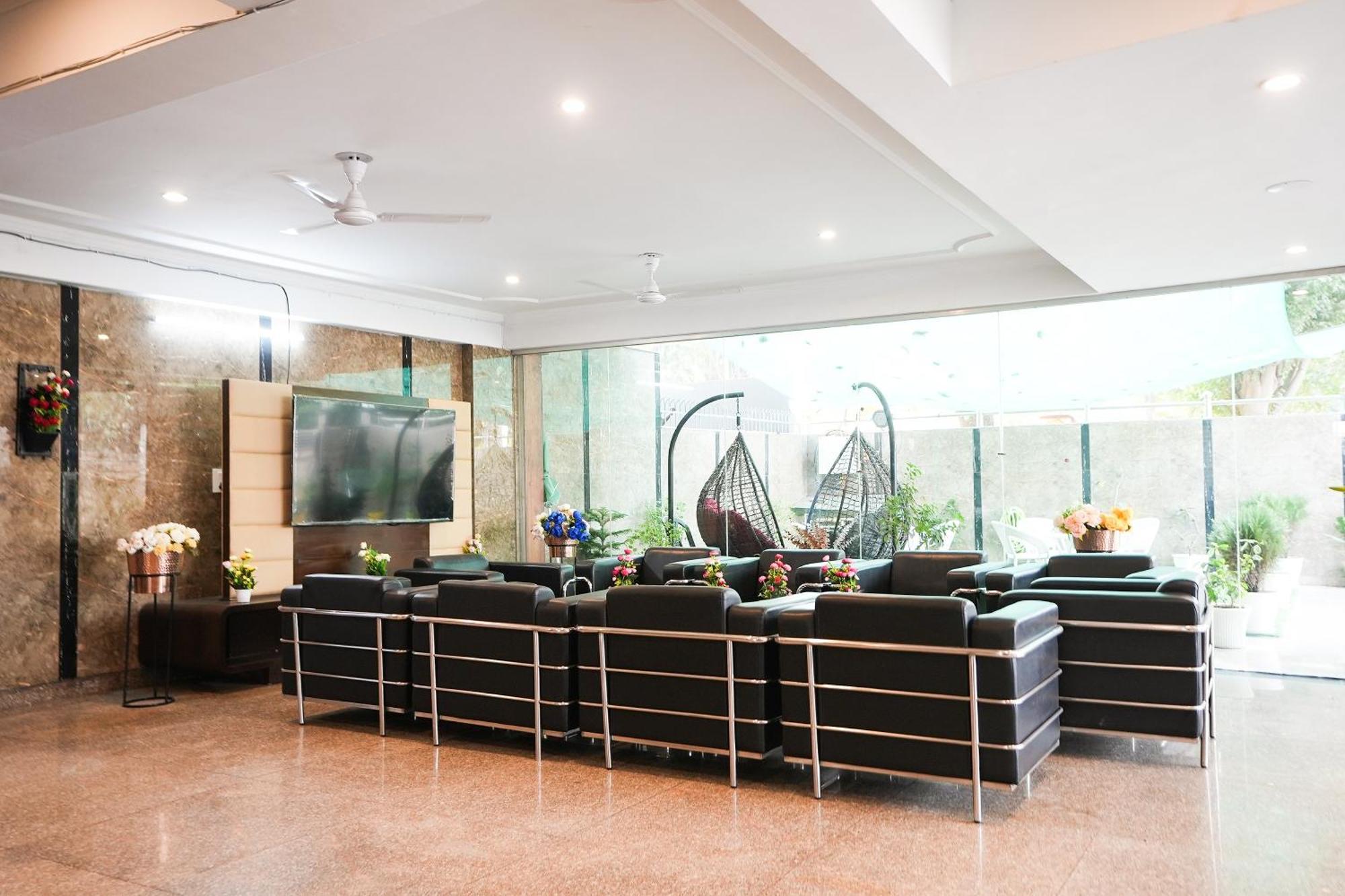 Hotel Tanvi Premium Residency Near Artemis Hospital, Gurugram 4*