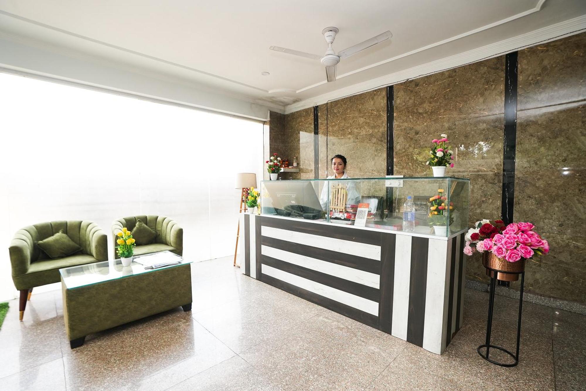 Tanvi Premium Residency Near Artemis Hospital, Gurugram Hotel 4*
