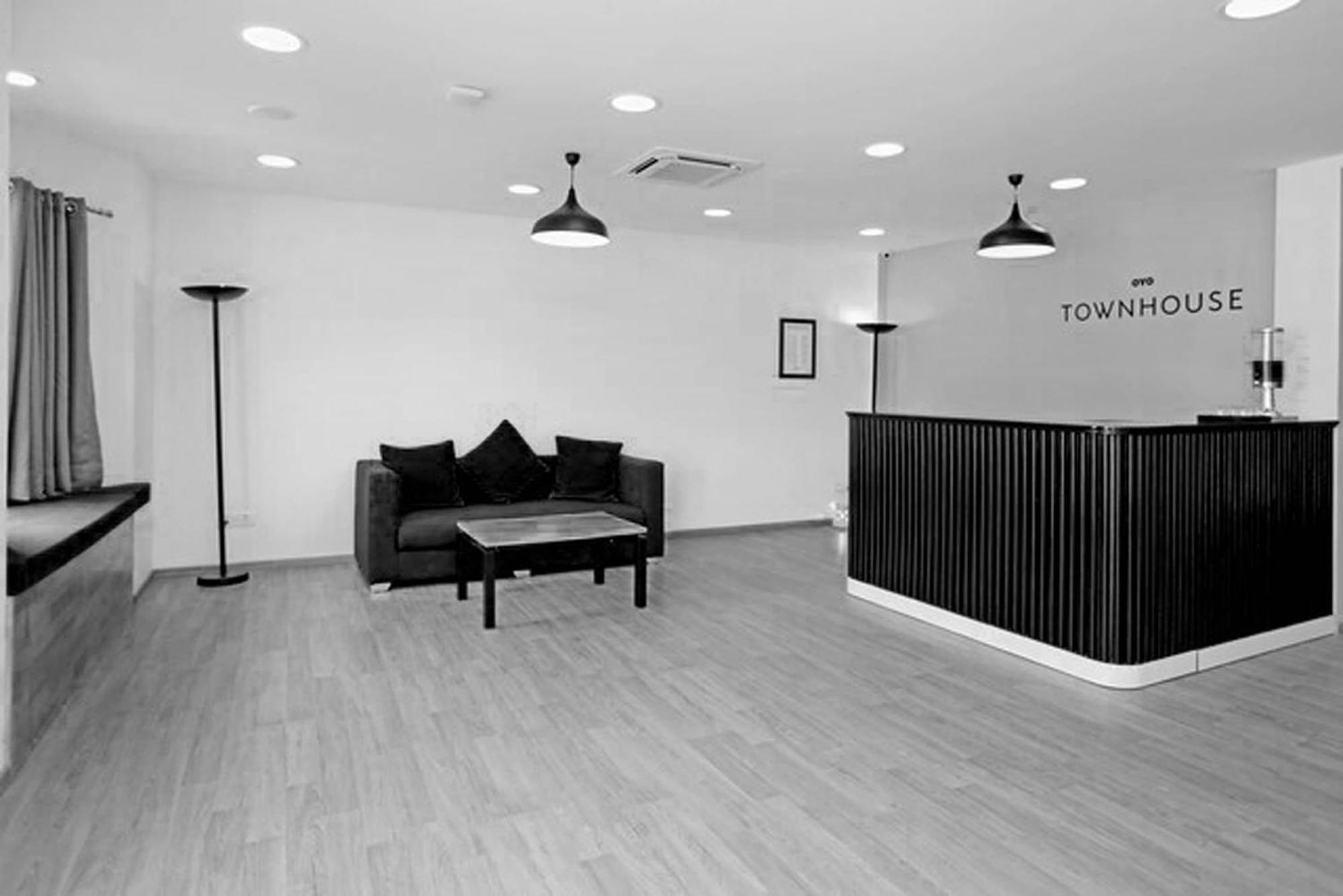 Oyo Townhouse 17 Huda Center Near Leisure Valley Park Hotel 4*
