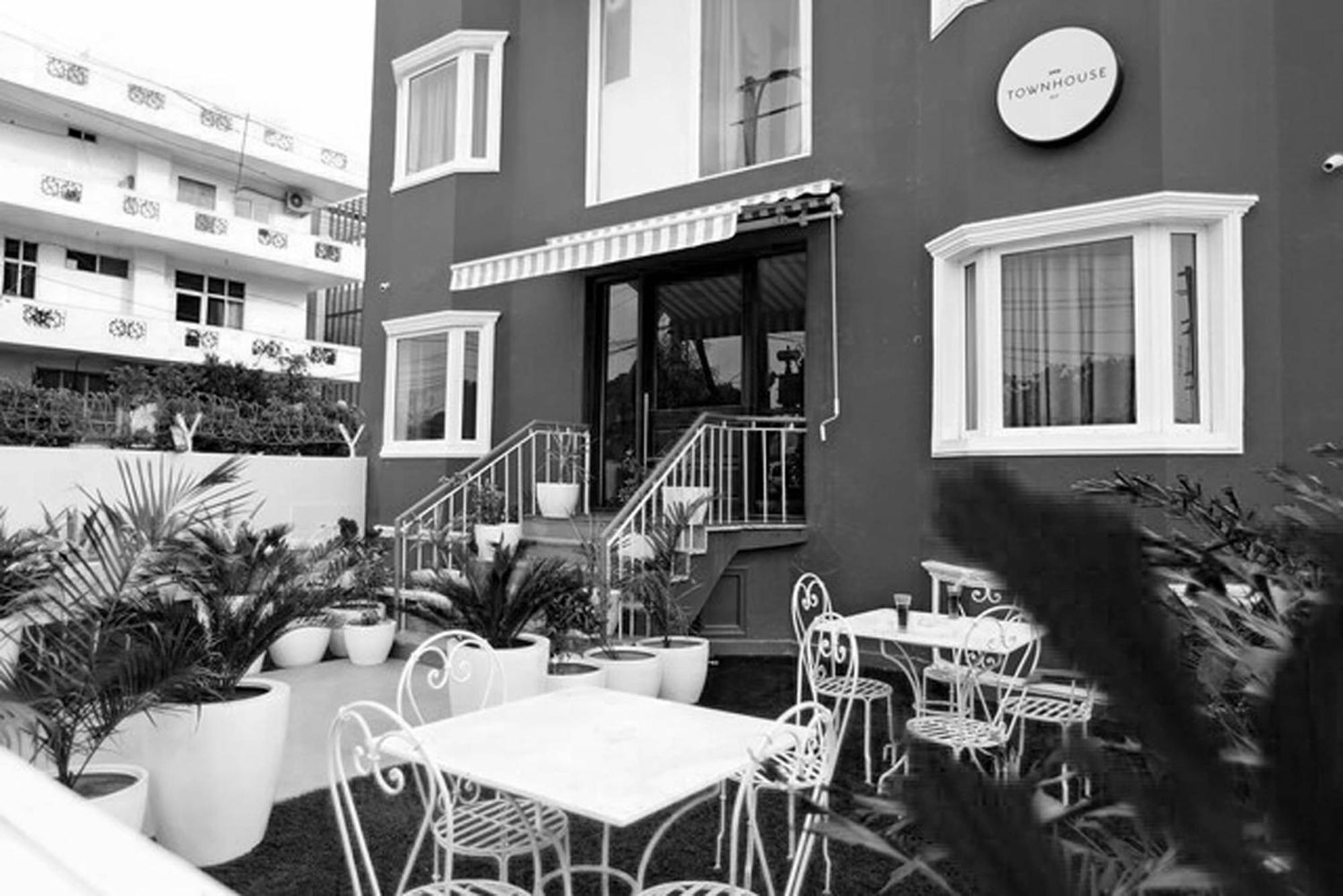 Hotel Oyo Townhouse 17 Huda Center Near Leisure Valley Park Gurgaon