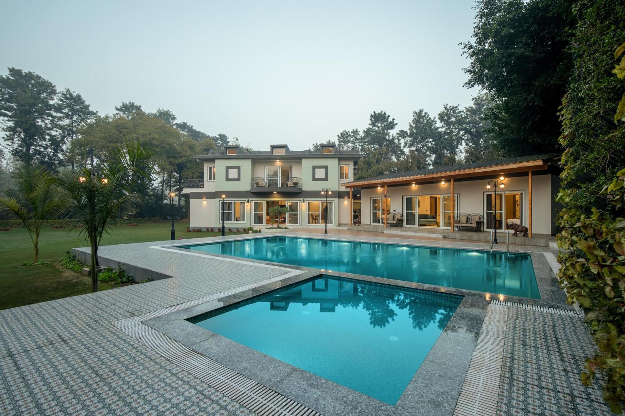 Villa Elivaas 6 Bhk With Pvt Pool & Garden - Esh