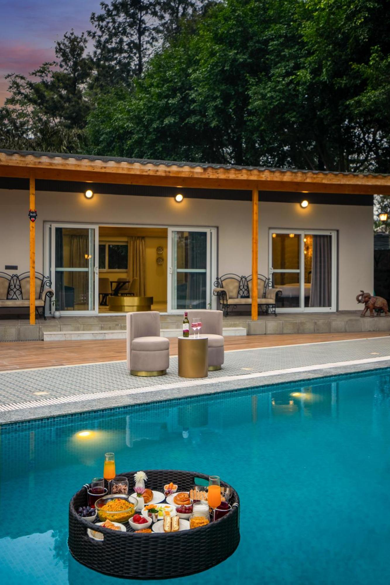 Villa Elivaas 6 Bhk With Pvt Pool & Garden - Esh