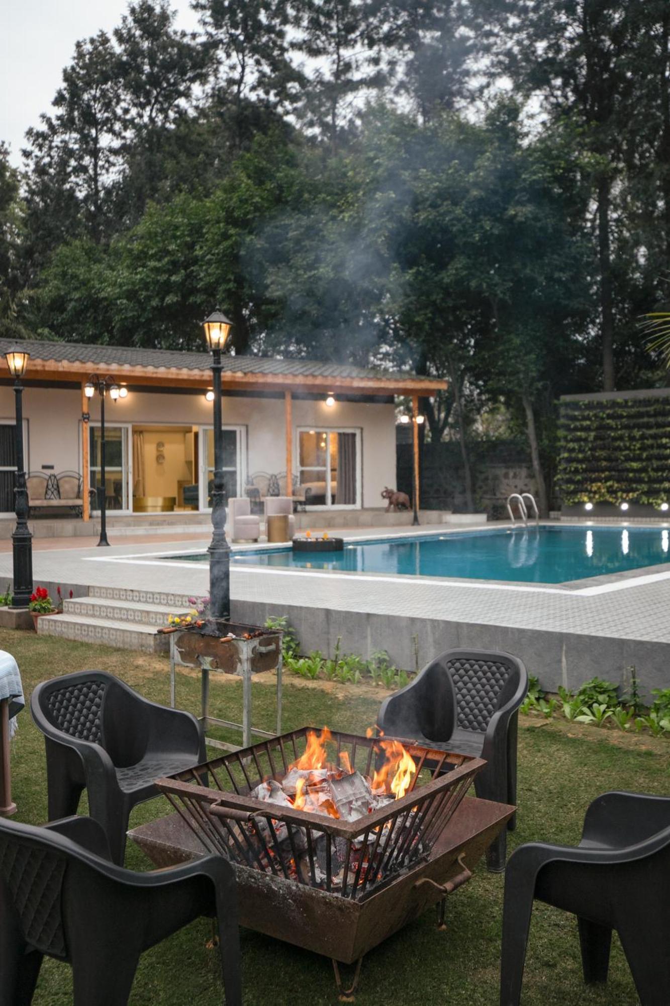 Elivaas 6 Bhk With Pvt Pool & Garden - Esh * Gurgaon