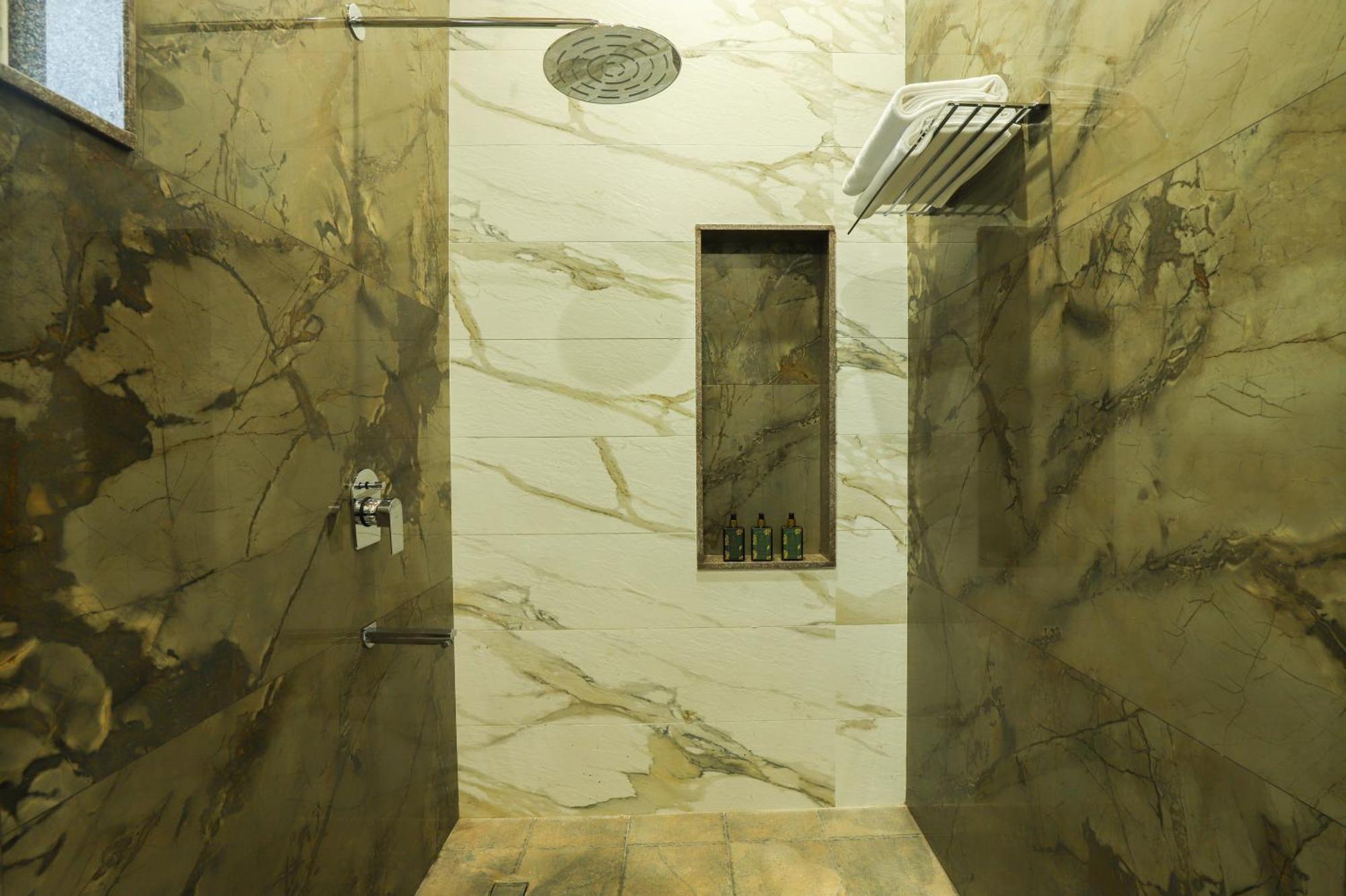 Elivaas 6 Bhk With Pvt Pool & Garden - Esh Villa *