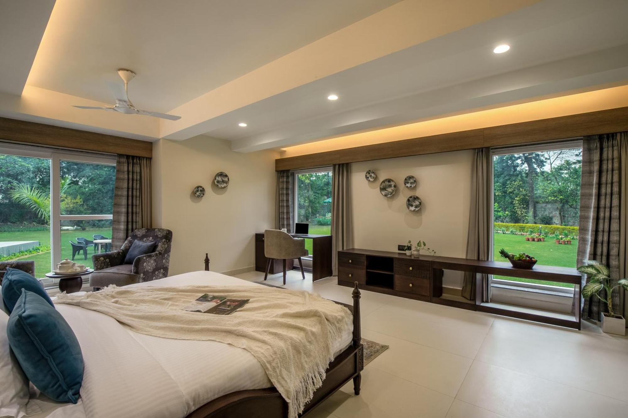 Elivaas 6 Bhk With Pvt Pool & Garden - Esh Villa
