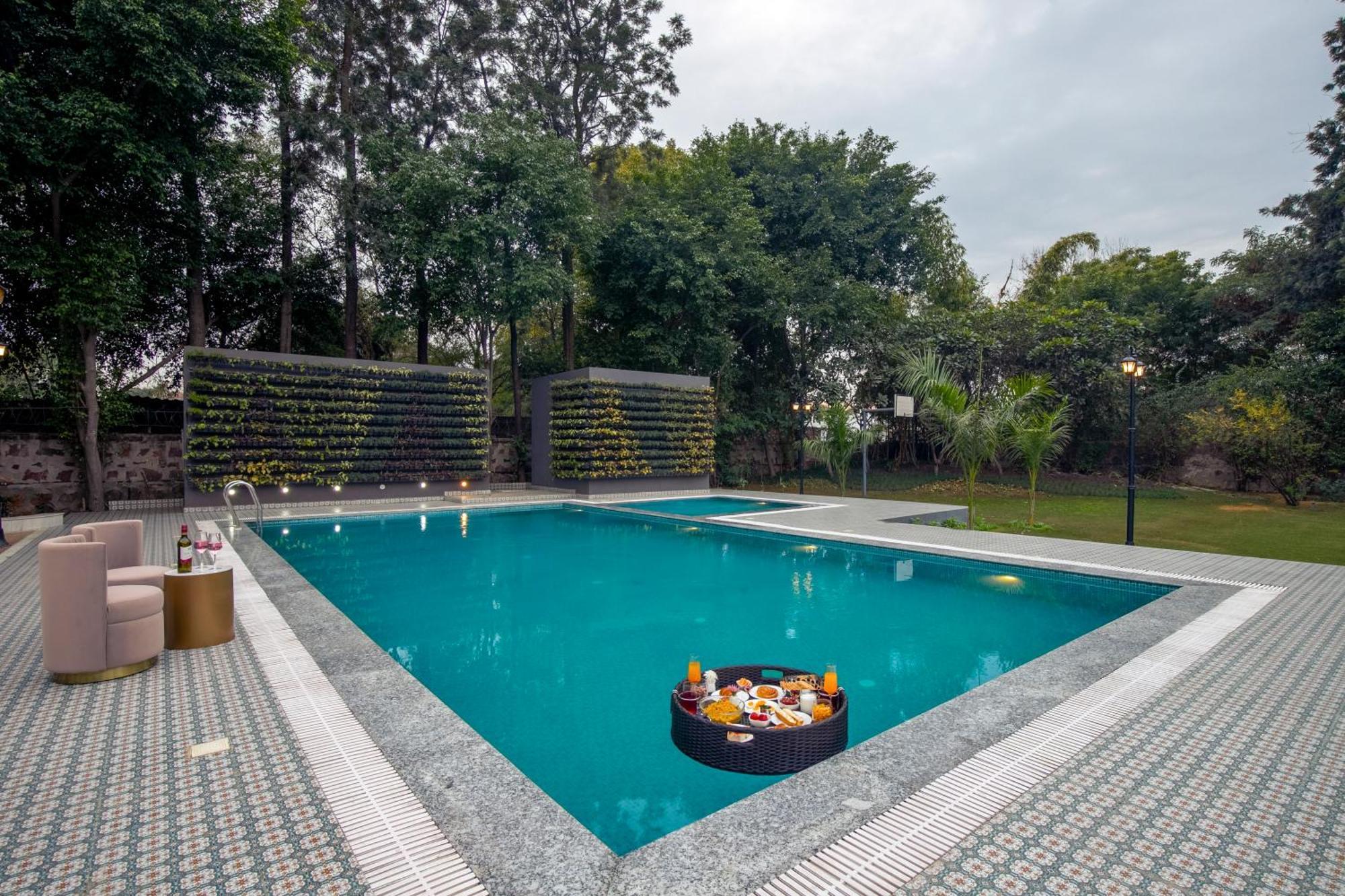 Elivaas 6 Bhk With Pvt Pool & Garden - Esh Villa *