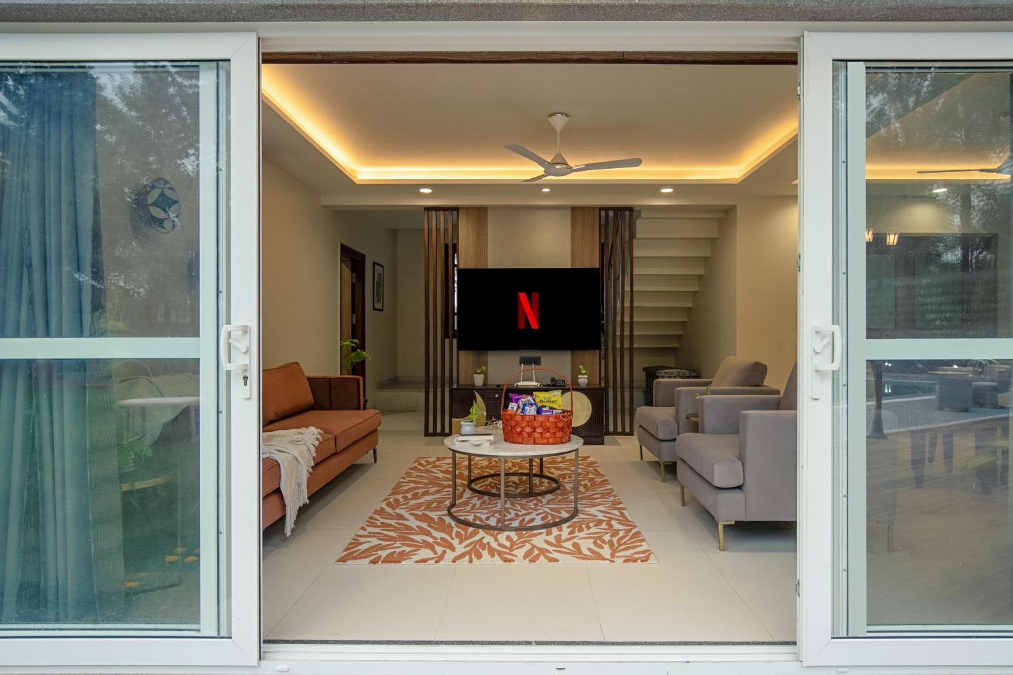 Elivaas 6 Bhk With Pvt Pool & Garden - Esh *