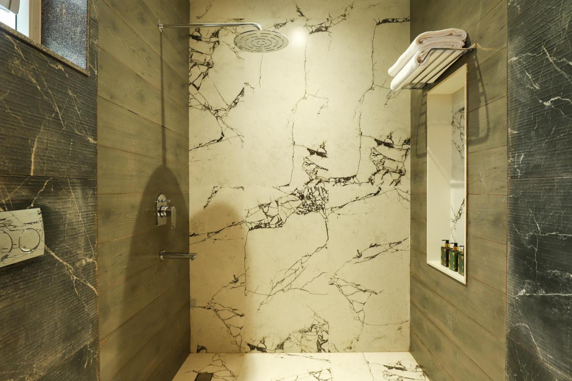 Elivaas 6 Bhk With Pvt Pool & Garden - Esh Villa *