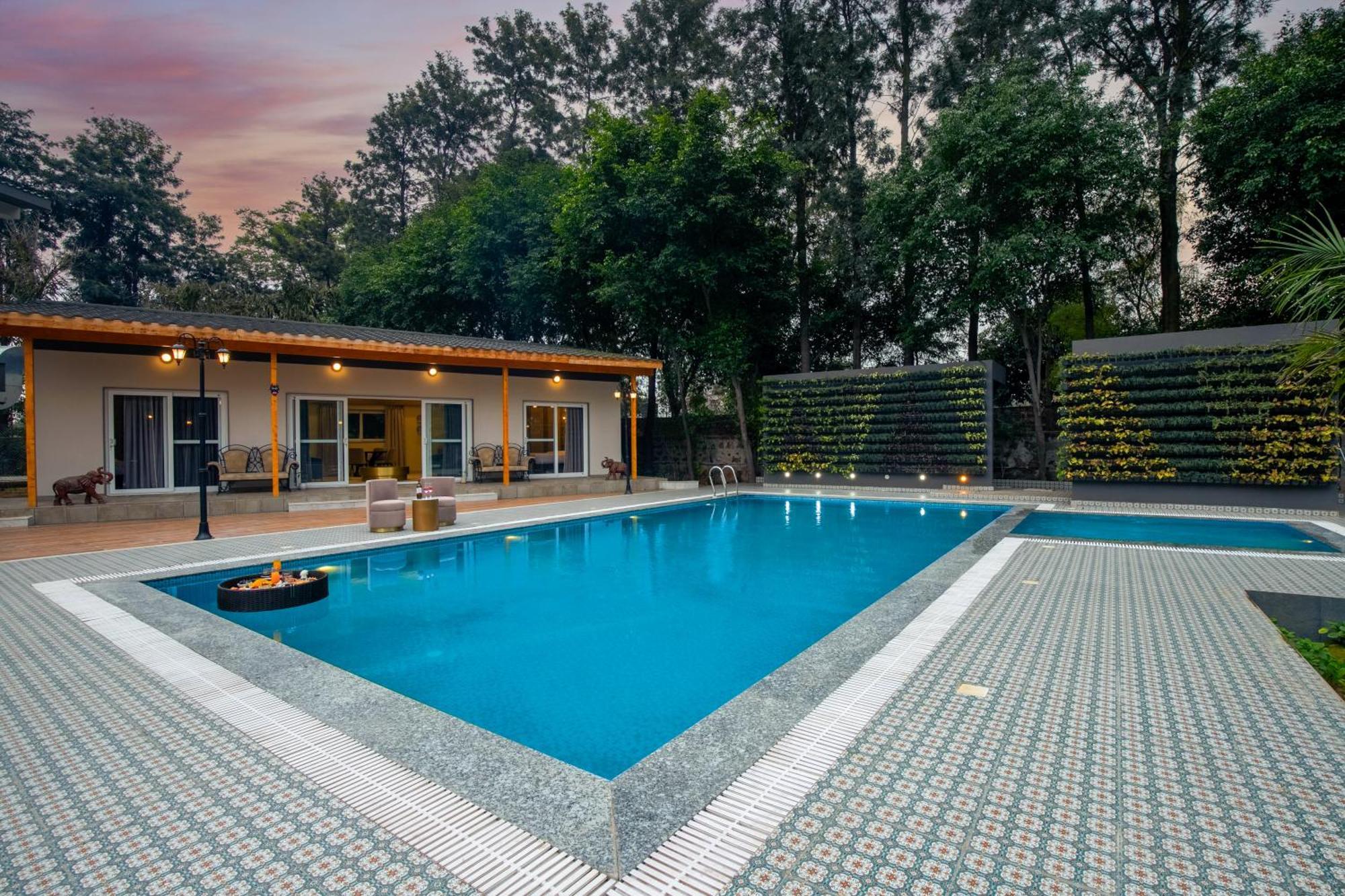 Elivaas 6 Bhk With Pvt Pool & Garden - Esh *