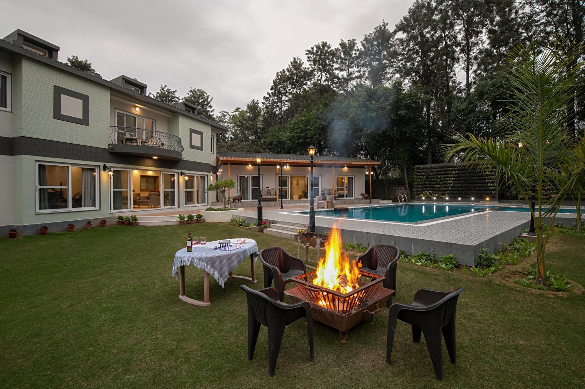 Elivaas 6 Bhk With Pvt Pool & Garden - Esh