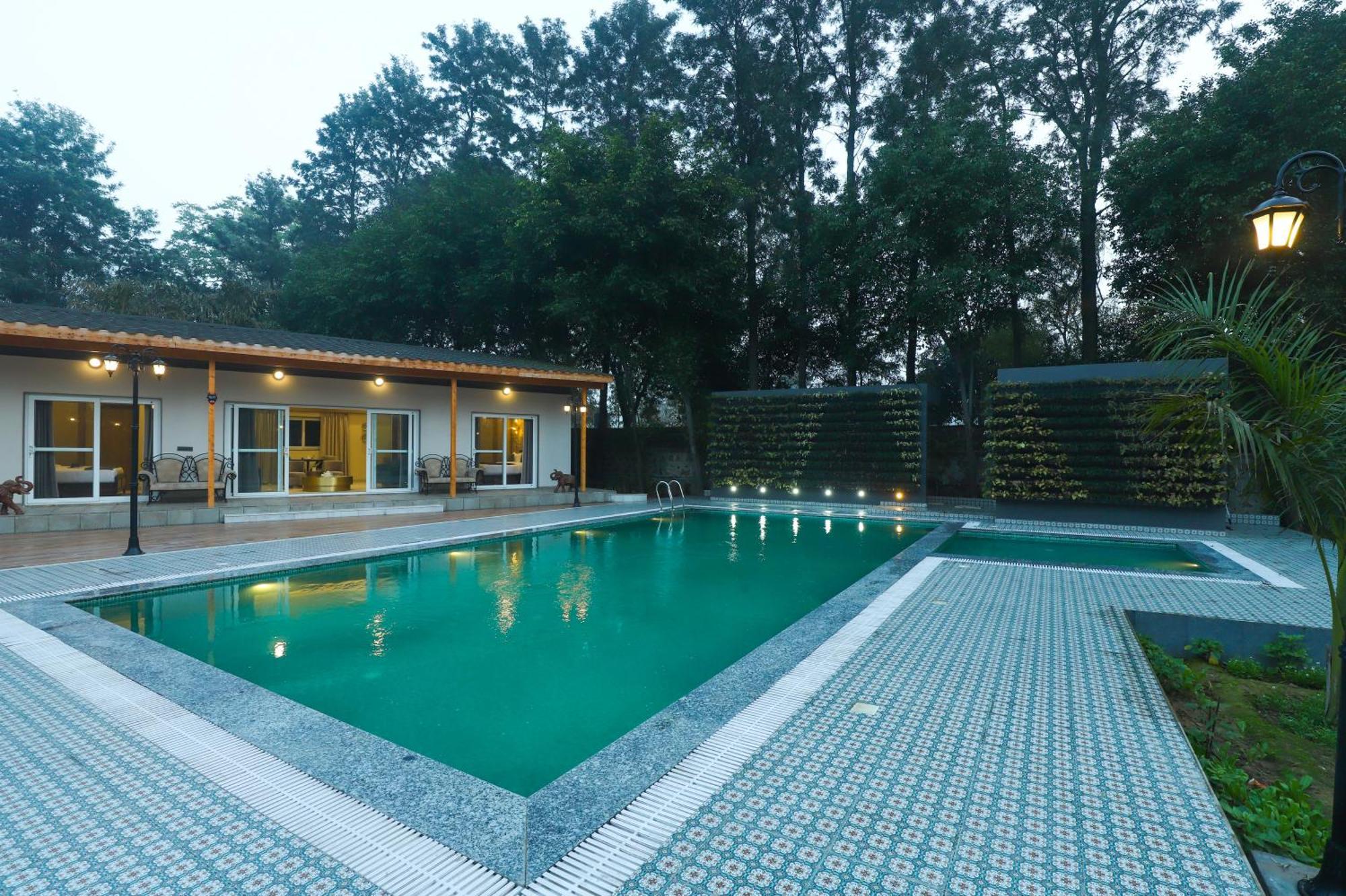 Elivaas 6 Bhk With Pvt Pool & Garden - Esh Villa *