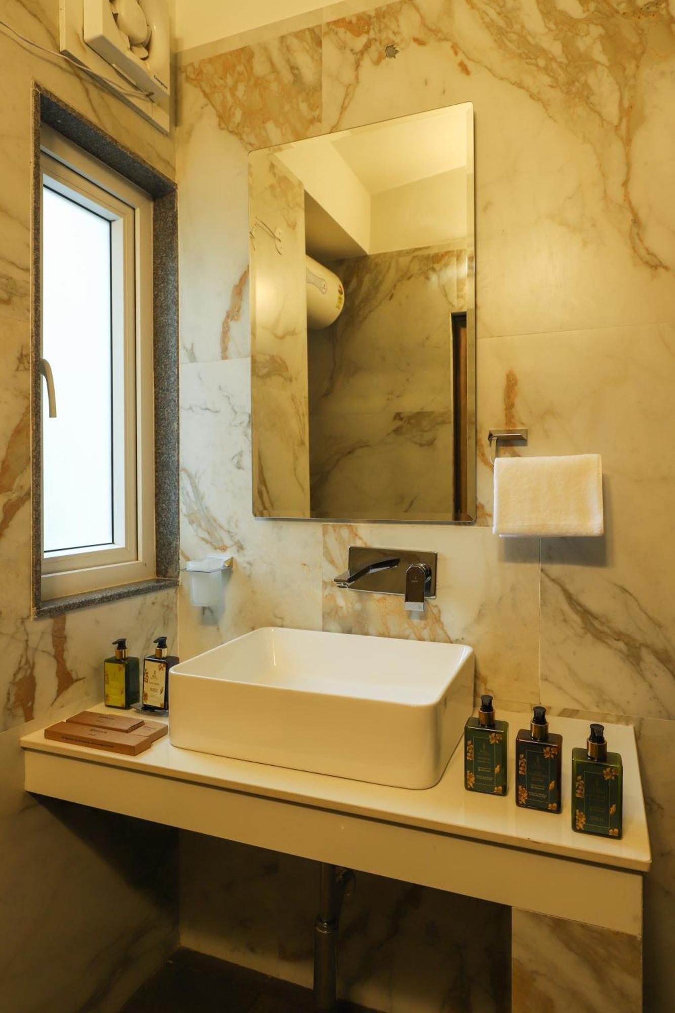 Elivaas 6 Bhk With Pvt Pool & Garden - Esh Villa