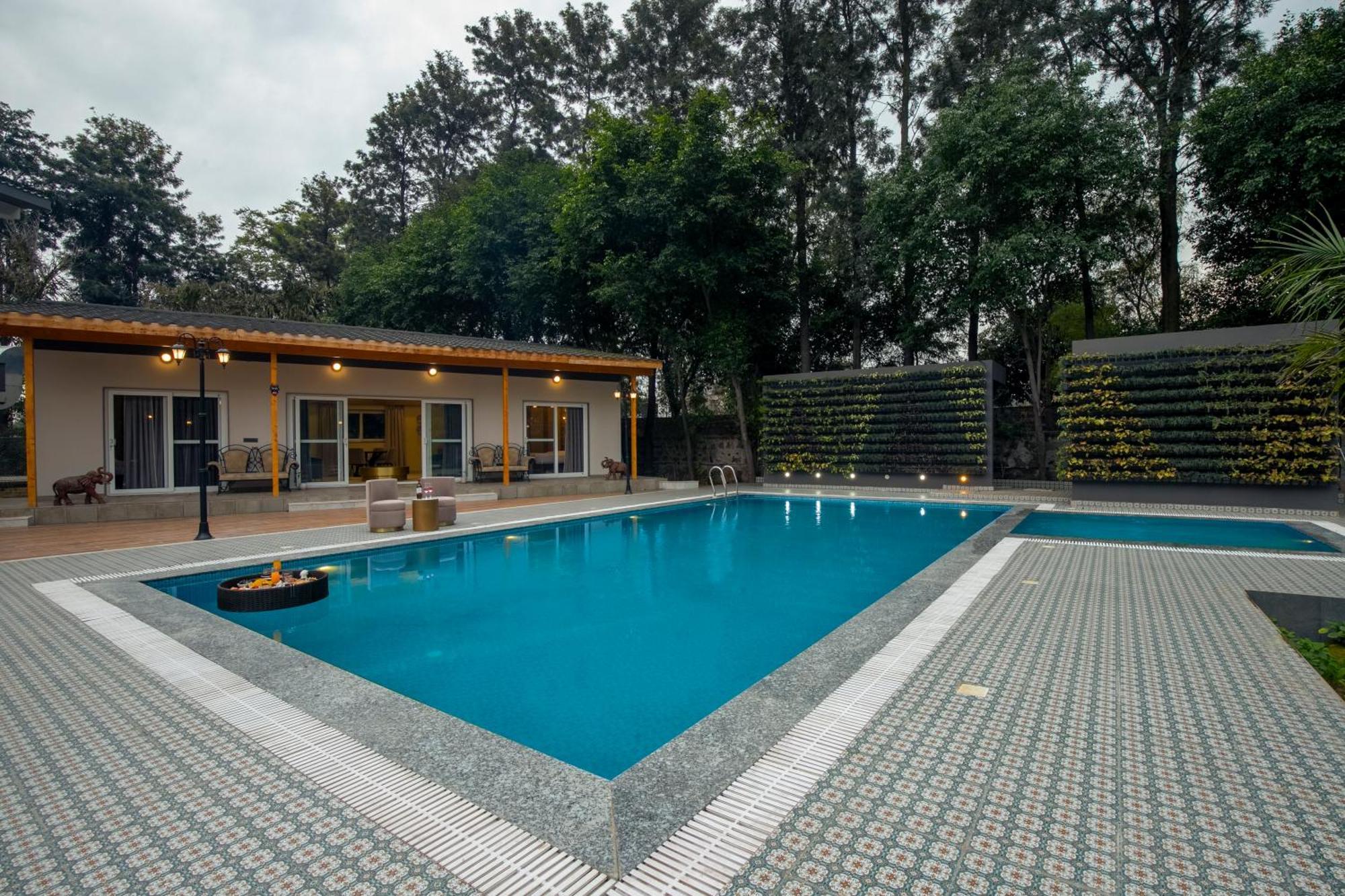 Villa Elivaas 6 Bhk With Pvt Pool & Garden - Esh *