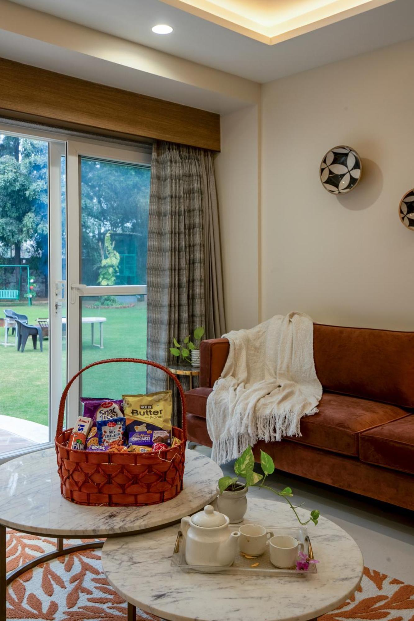 Elivaas 6 Bhk With Pvt Pool & Garden - Esh Villa *