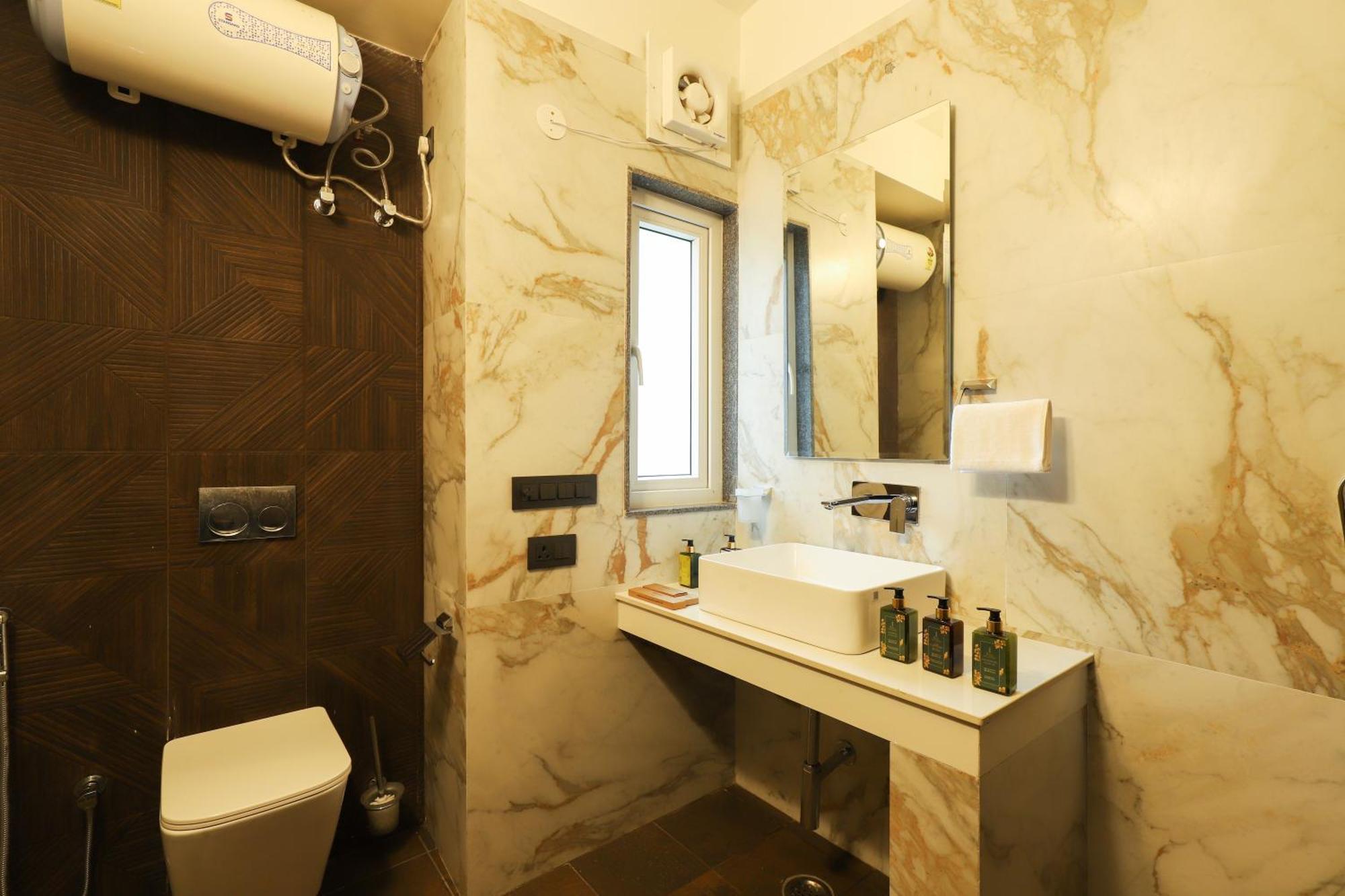 Elivaas 6 Bhk With Pvt Pool & Garden - Esh