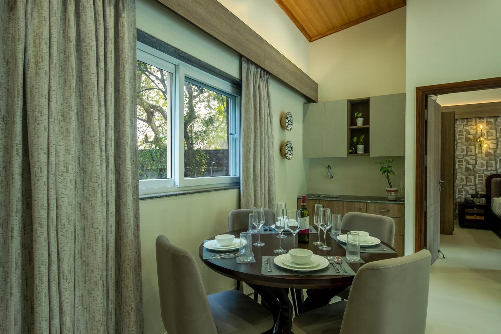 Villa Elivaas 6 Bhk With Pvt Pool & Garden - Esh *