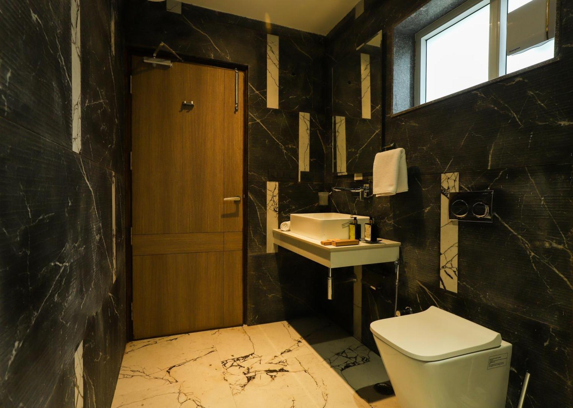 Villa Elivaas 6 Bhk With Pvt Pool & Garden - Esh