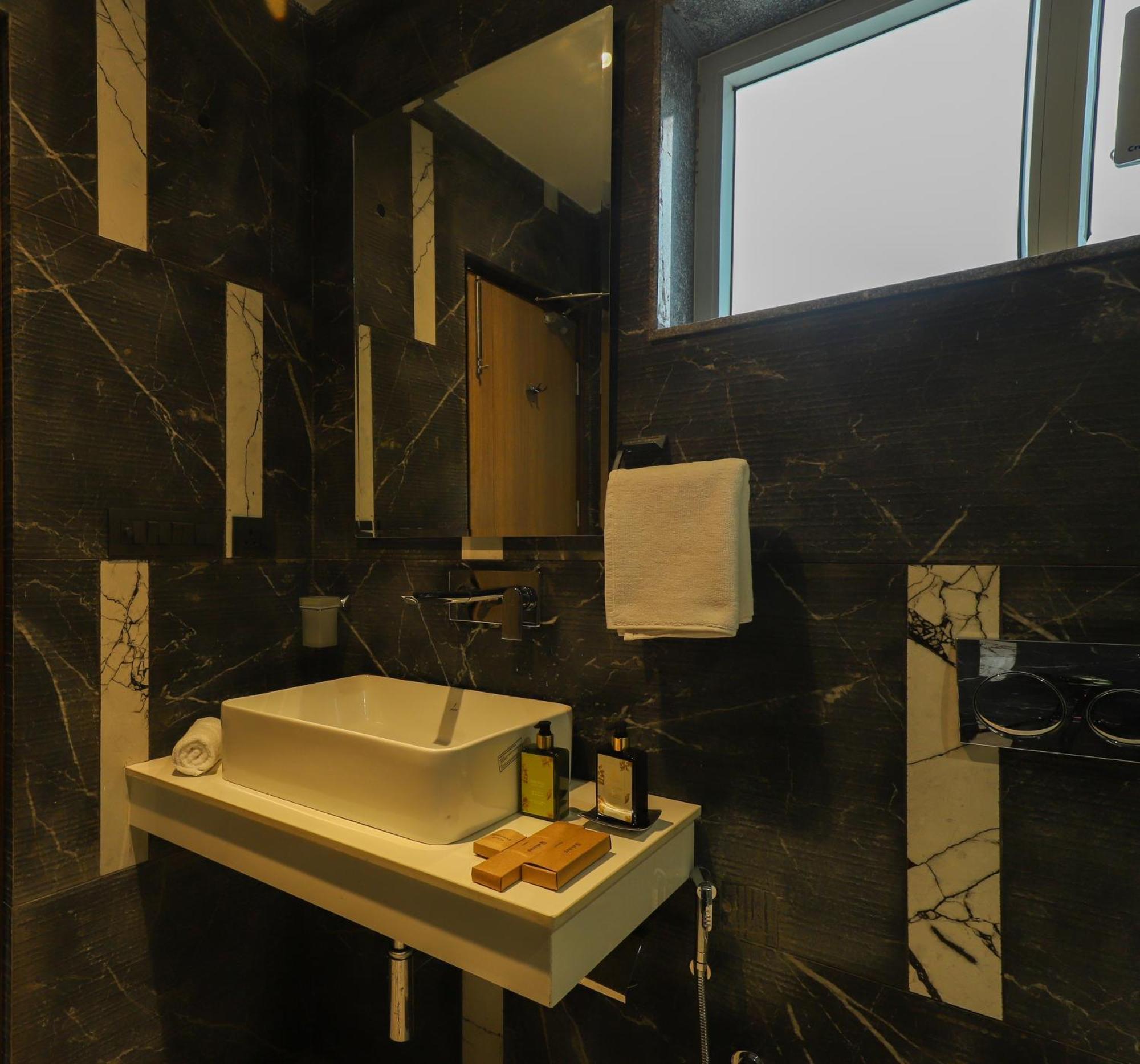 Elivaas 6 Bhk With Pvt Pool & Garden - Esh Gurgaon