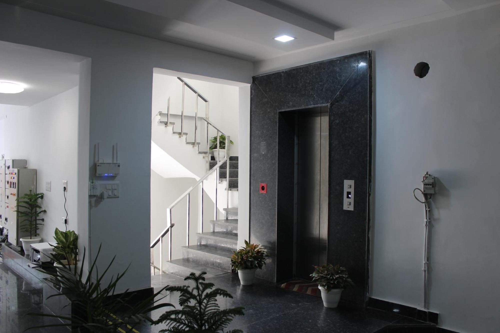 Aura Luxury I Couple Friendly I Near Golf Course Road, Sector 57, Gurgaon