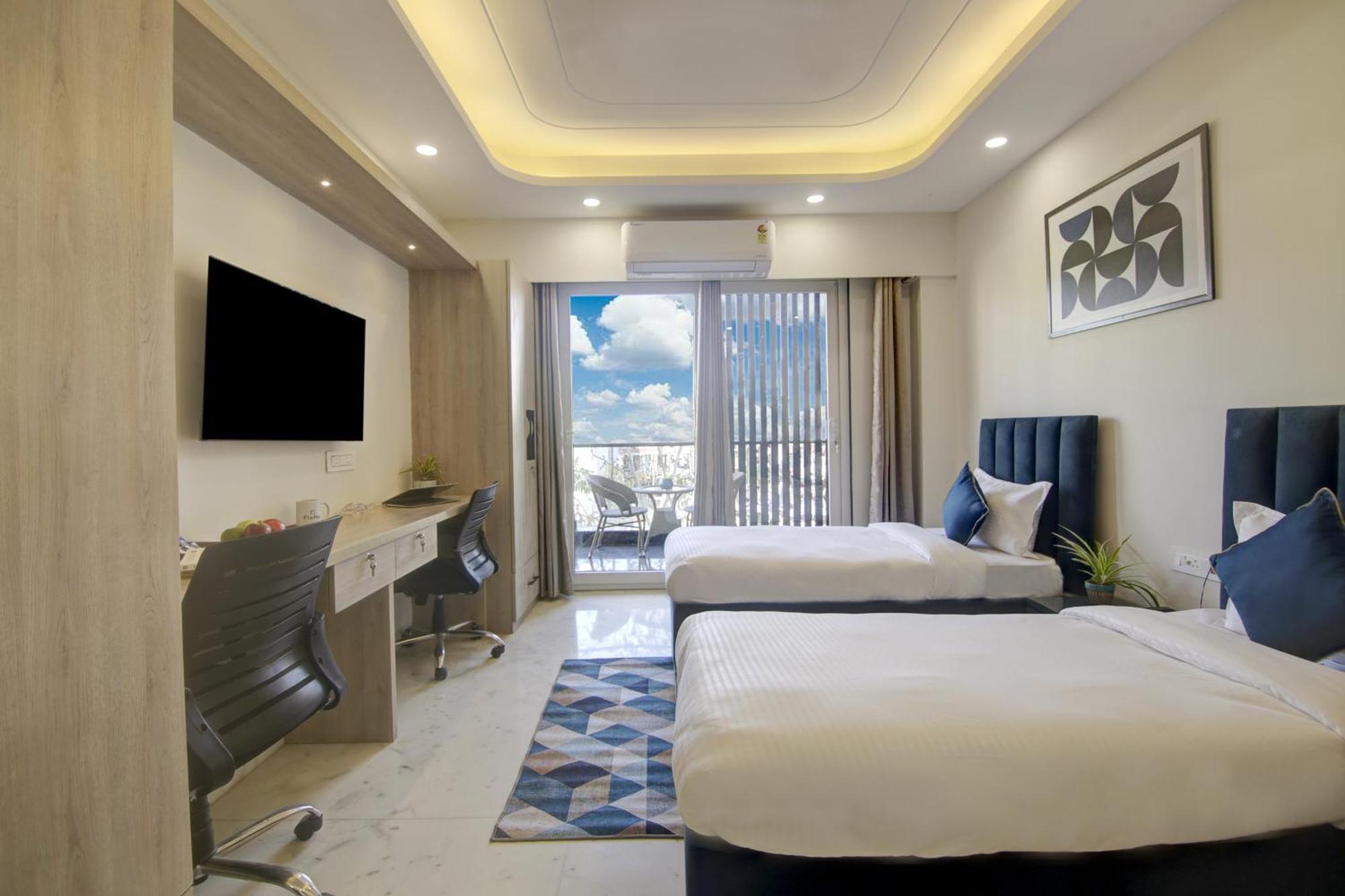 Flxho Quad - Luxury Dlf Cyber *