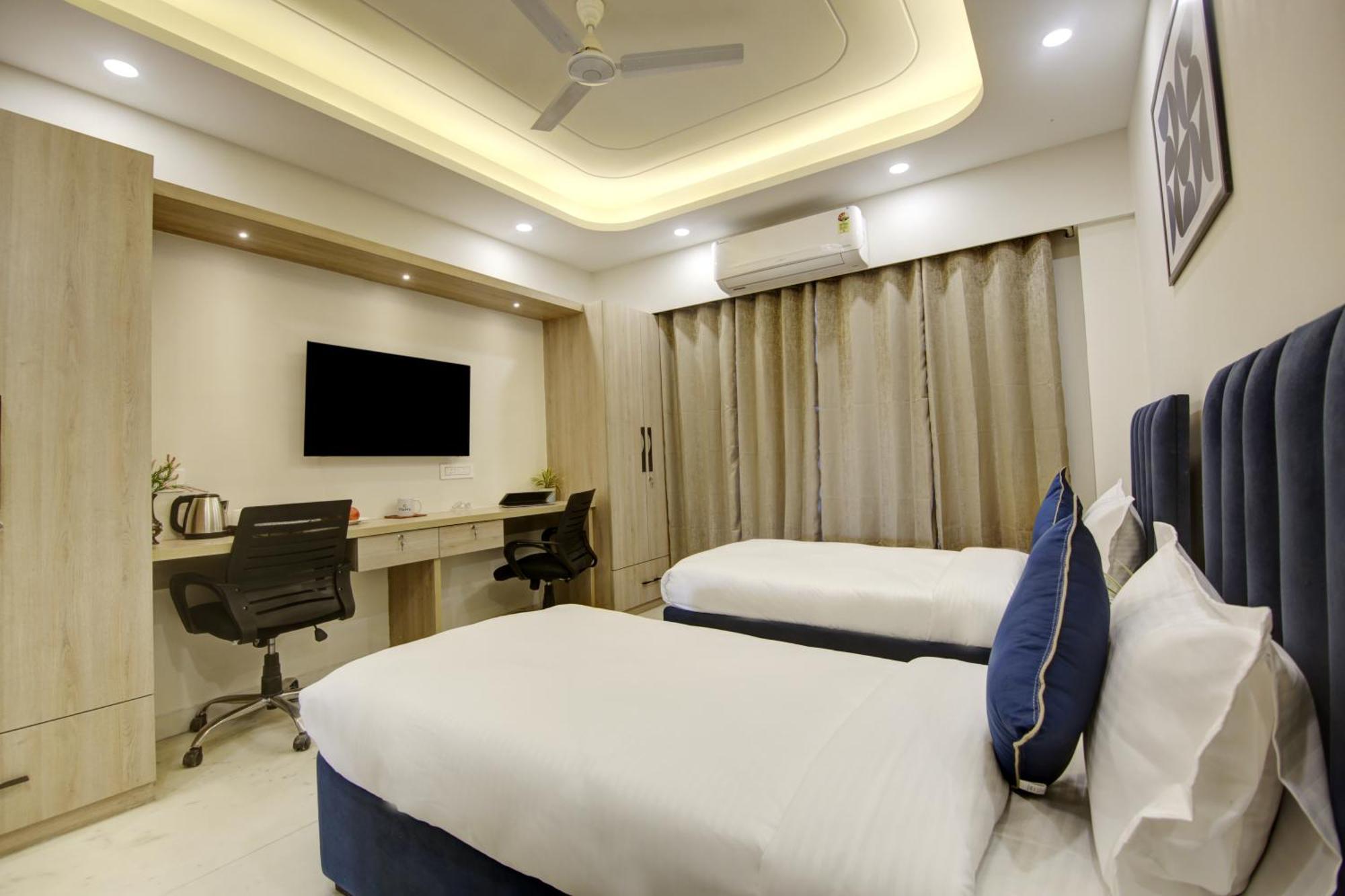 Flxho Quad - Luxury Dlf Cyber Gurgaon