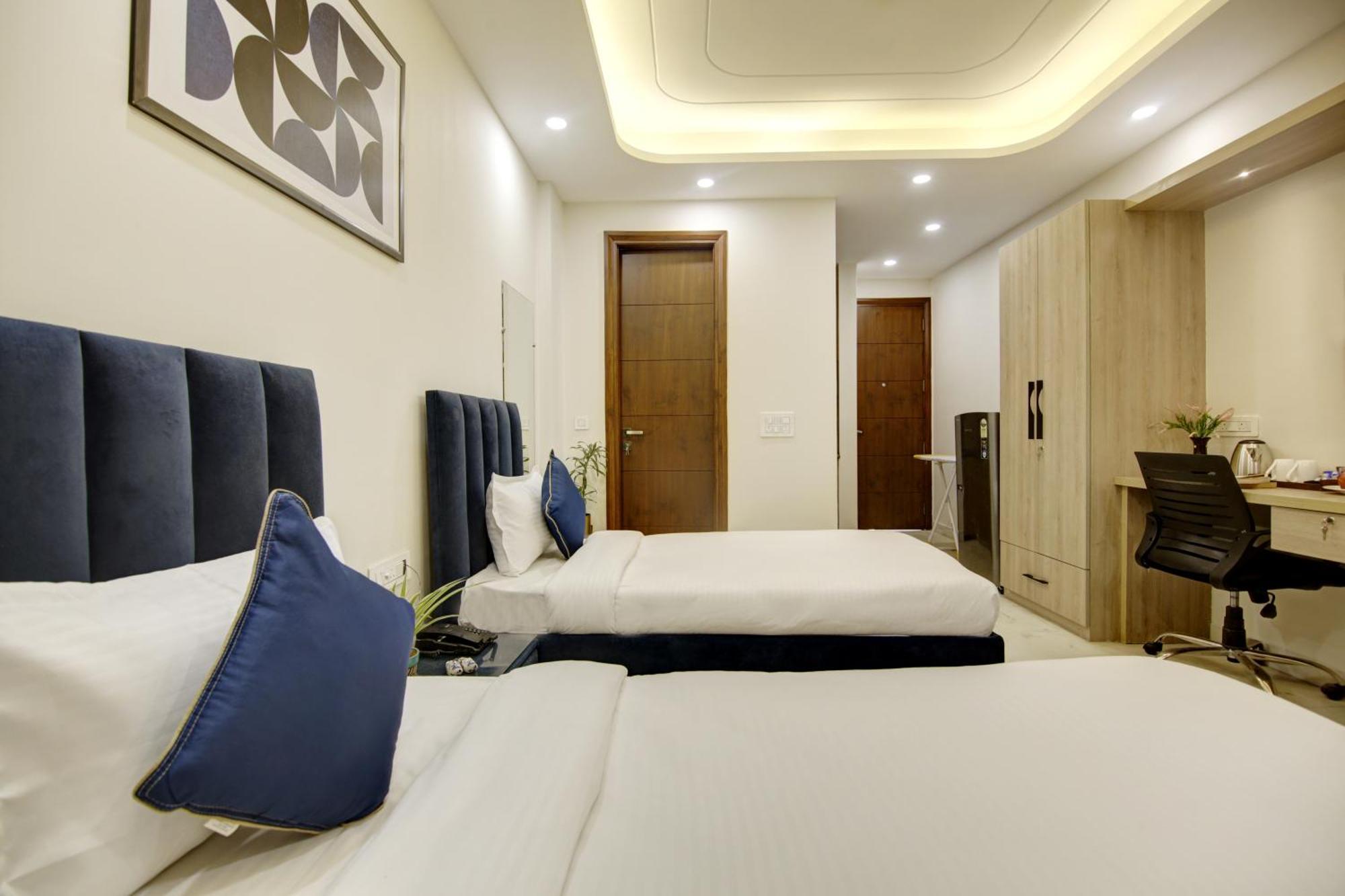 Flxho Quad - Luxury Dlf Cyber Apartment *