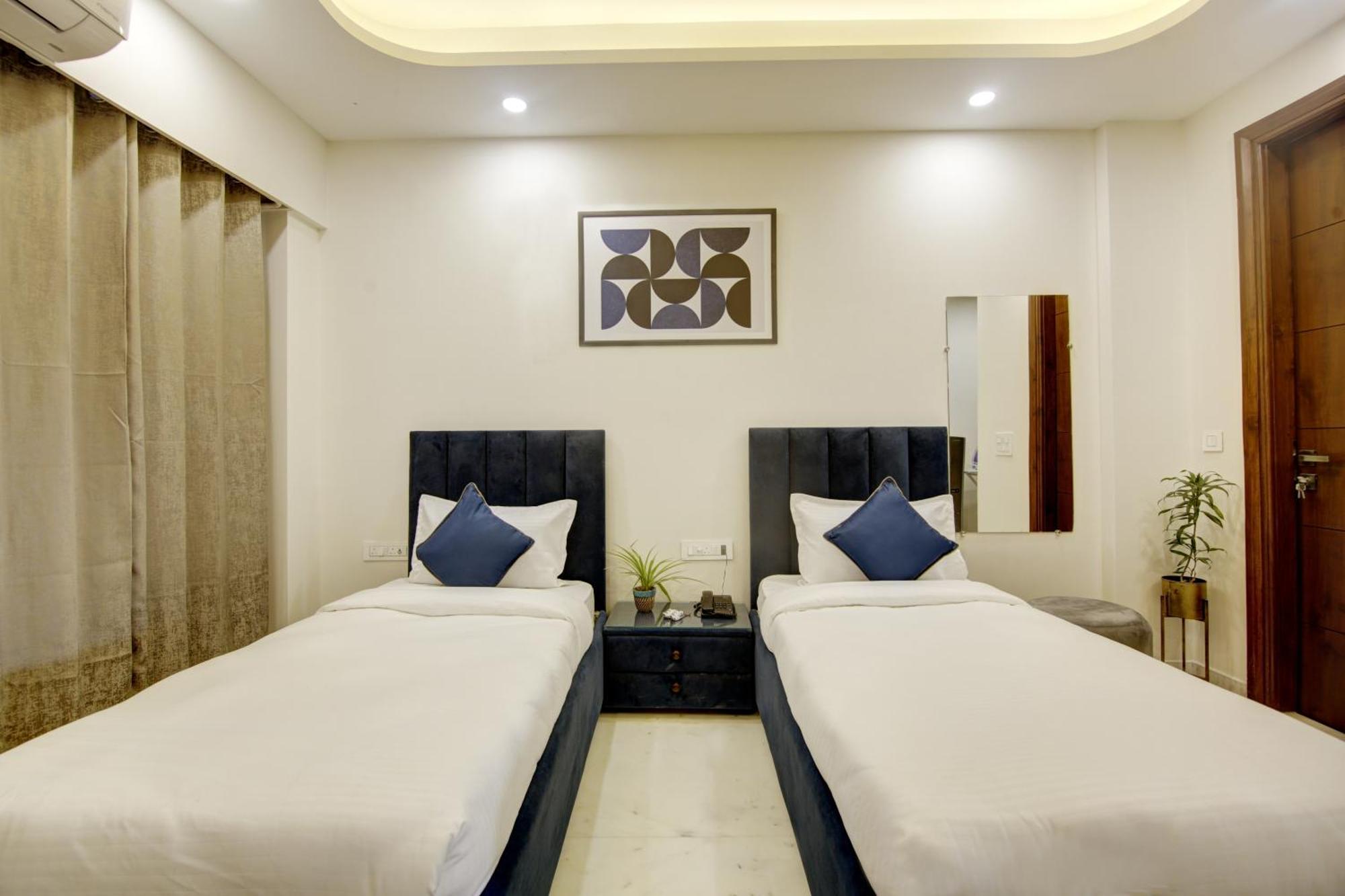Flxho Quad - Luxury Dlf Cyber * Gurgaon