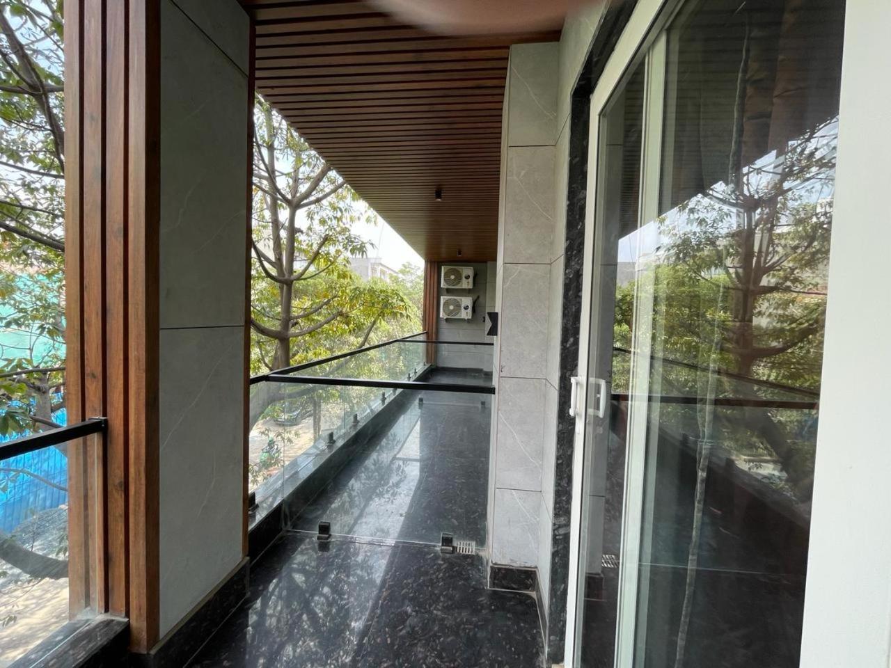 Flxho Quad - Luxury Dlf Cyber *
