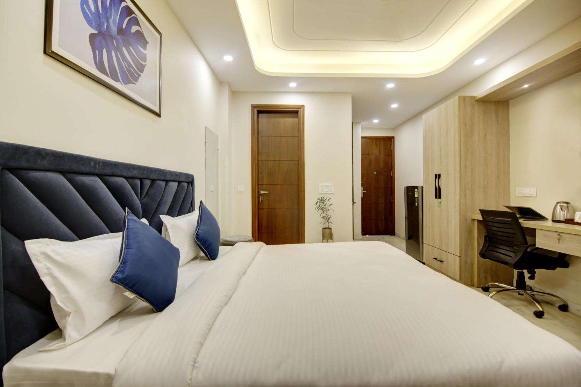 Flxho Quad - Luxury Dlf Cyber
