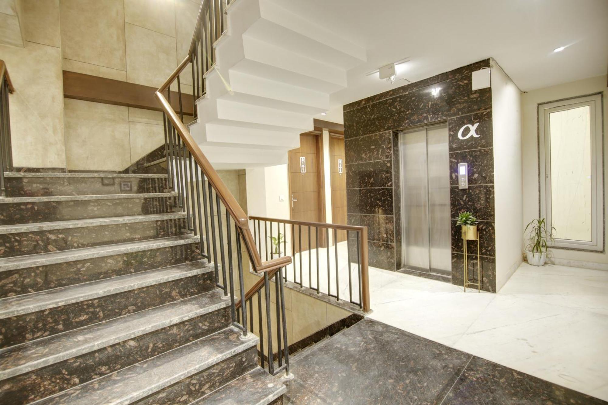 Flxho Quad - Luxury Dlf Cyber Gurgaon