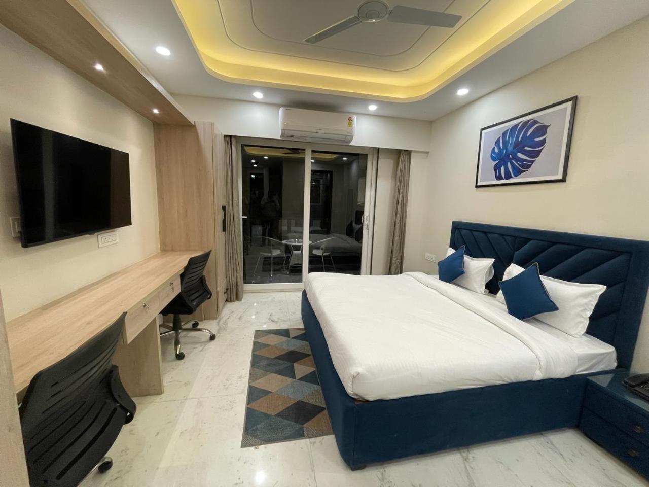 Flxho Quad - Luxury Dlf Cyber Apartment