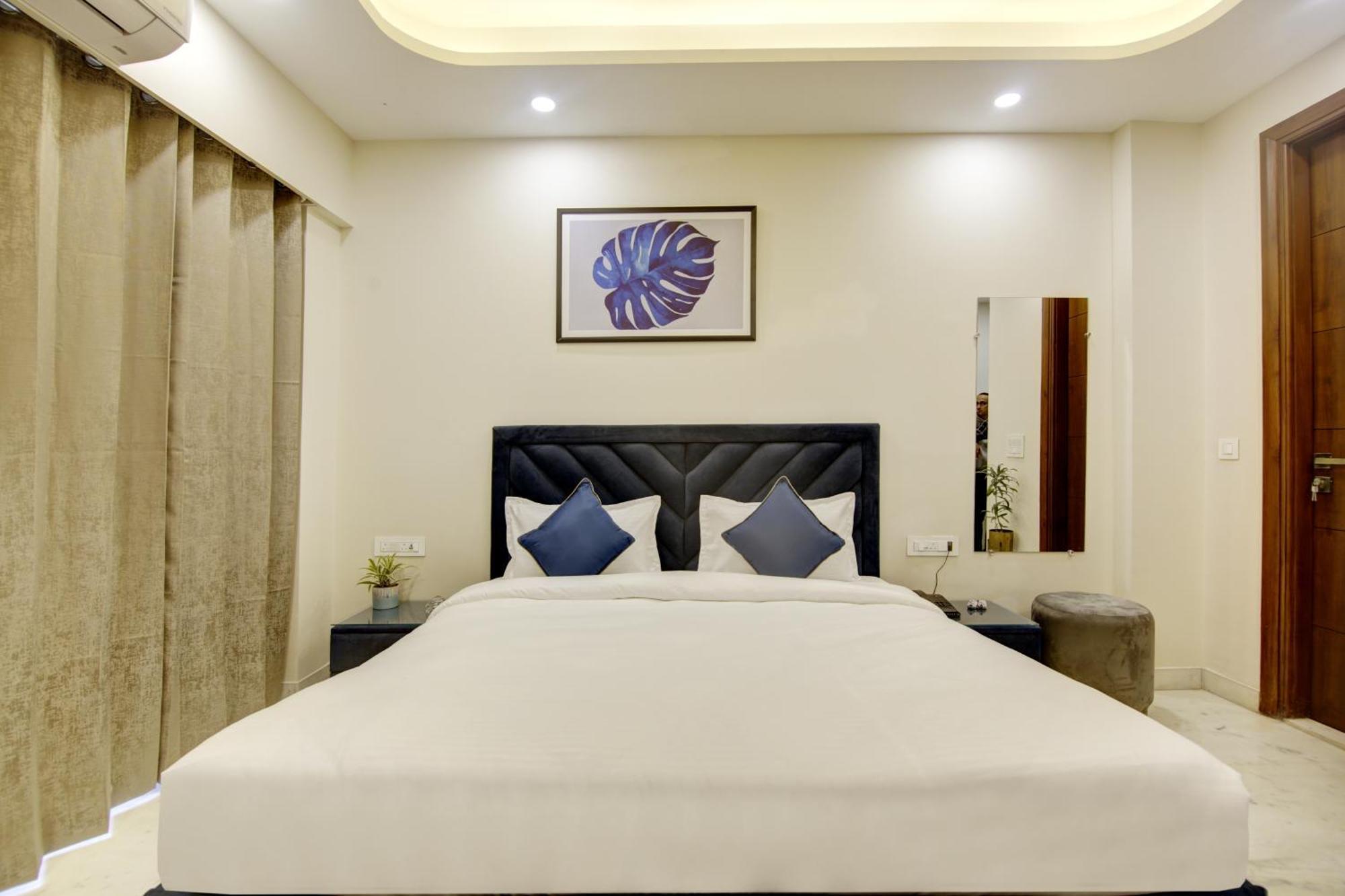 Flxho Quad - Luxury Dlf Cyber Apartment *