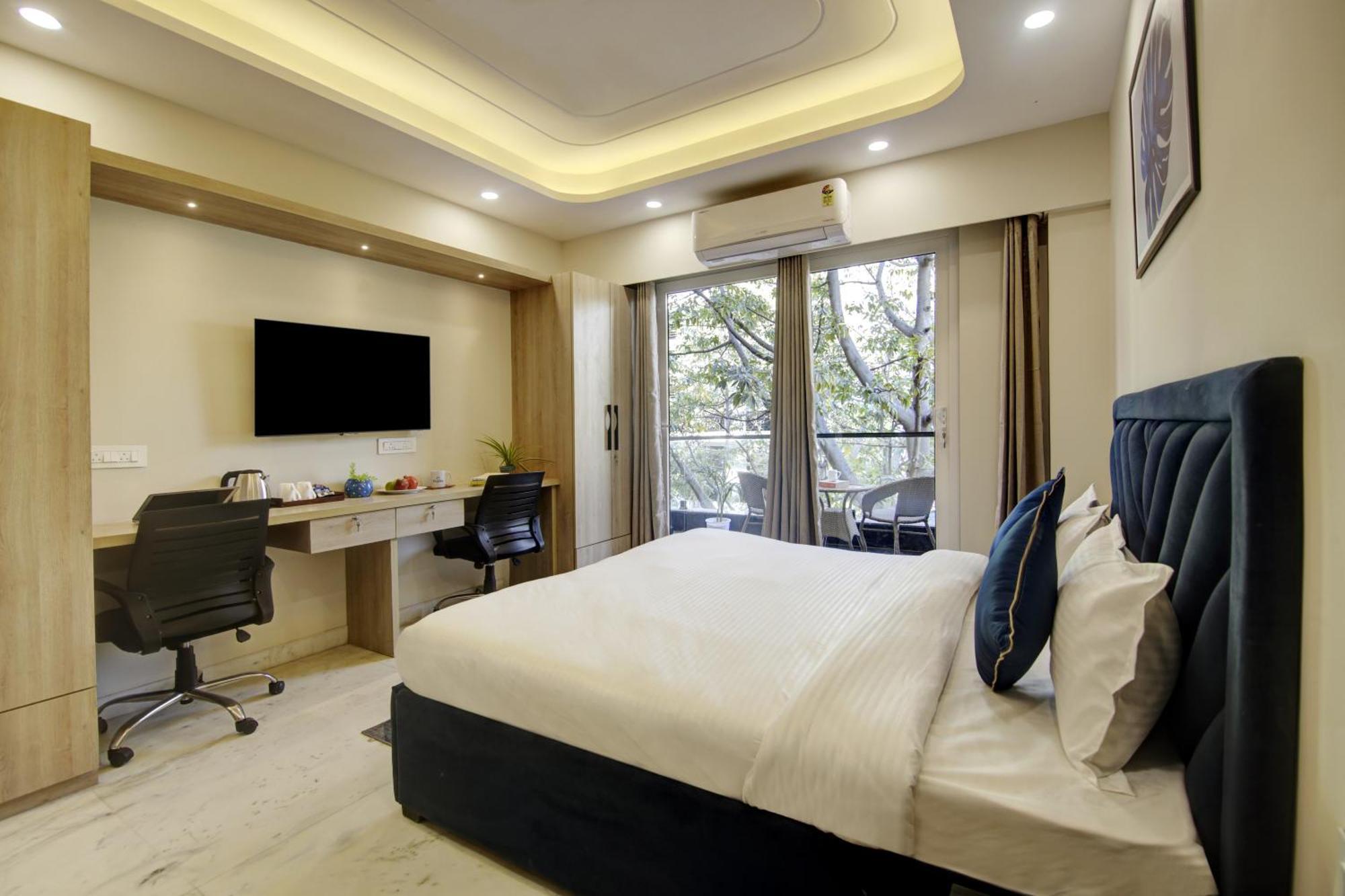 Flxho Quad - Luxury Dlf Cyber Gurgaon