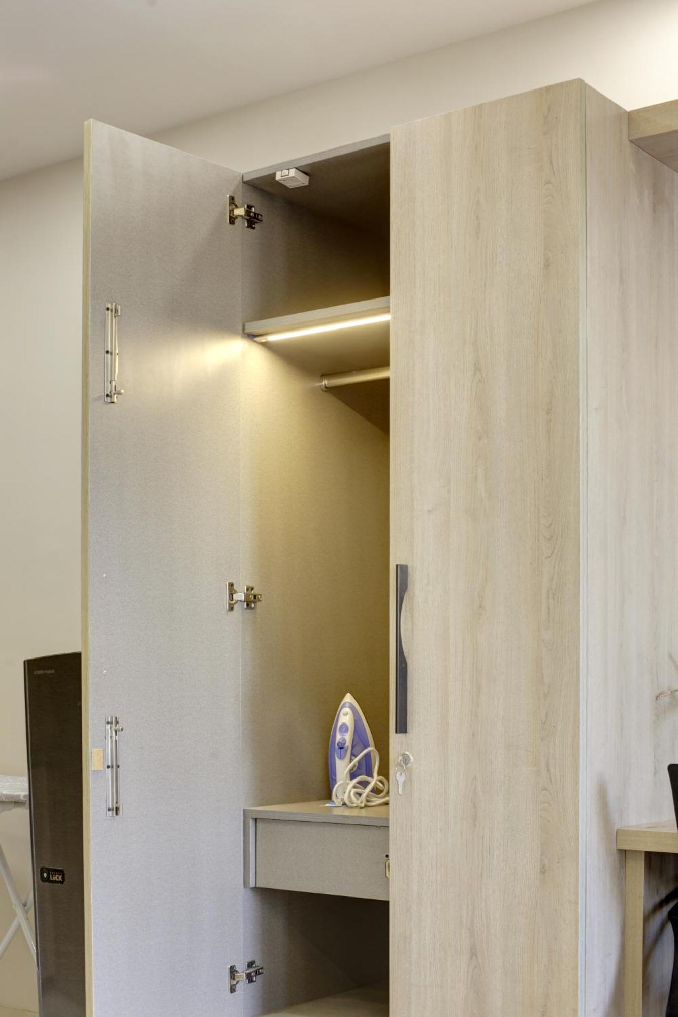 Flxho Quad - Luxury Dlf Cyber Apartment Gurgaon