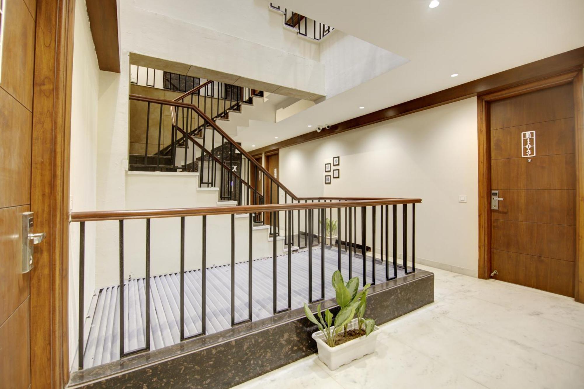 Flxho Quad - Luxury Dlf Cyber Apartment *