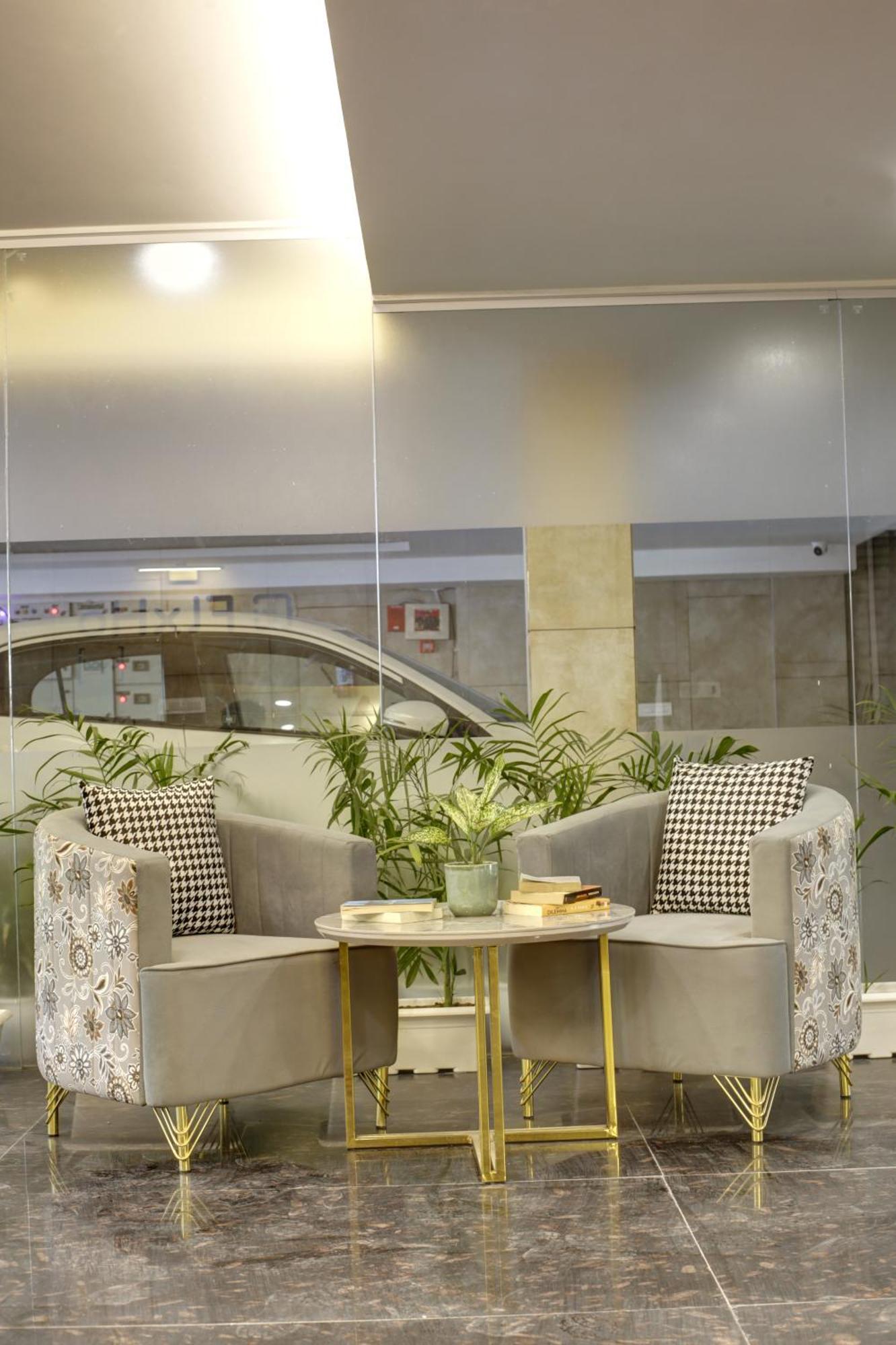 Flxho Quad - Luxury Dlf Cyber Gurgaon