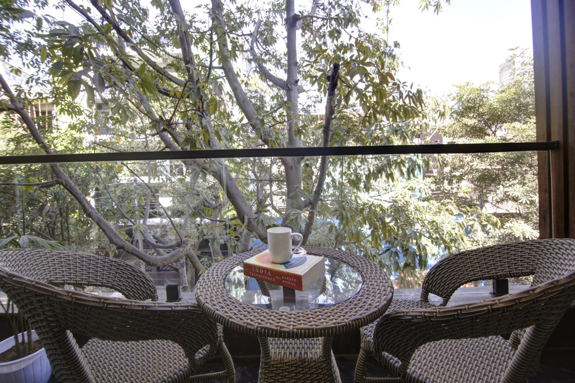 Flxho Quad - Luxury Dlf Cyber Apartment *