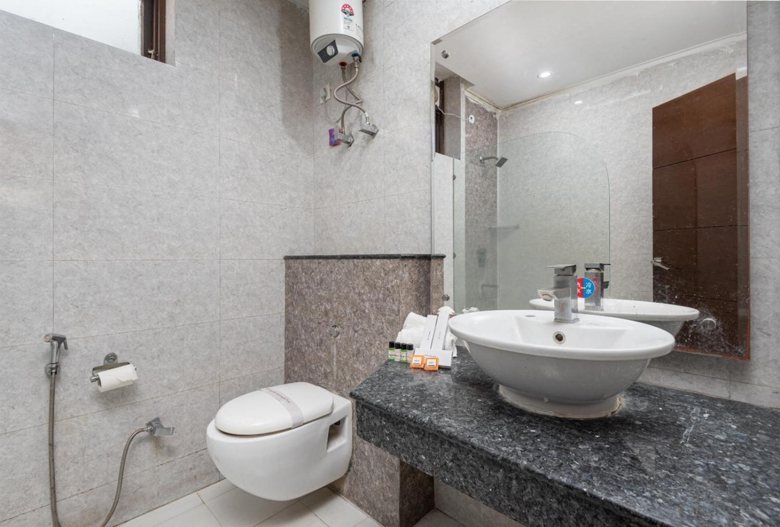 Hotel Saavi Huda City Centre 3*