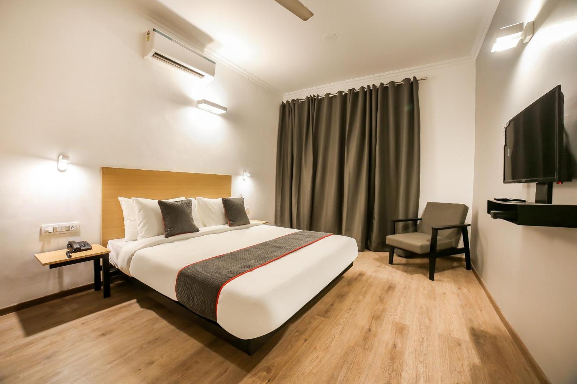 Townhouse 330 Dlf Phase-2 Near Leisure Valley Park Gurgaon