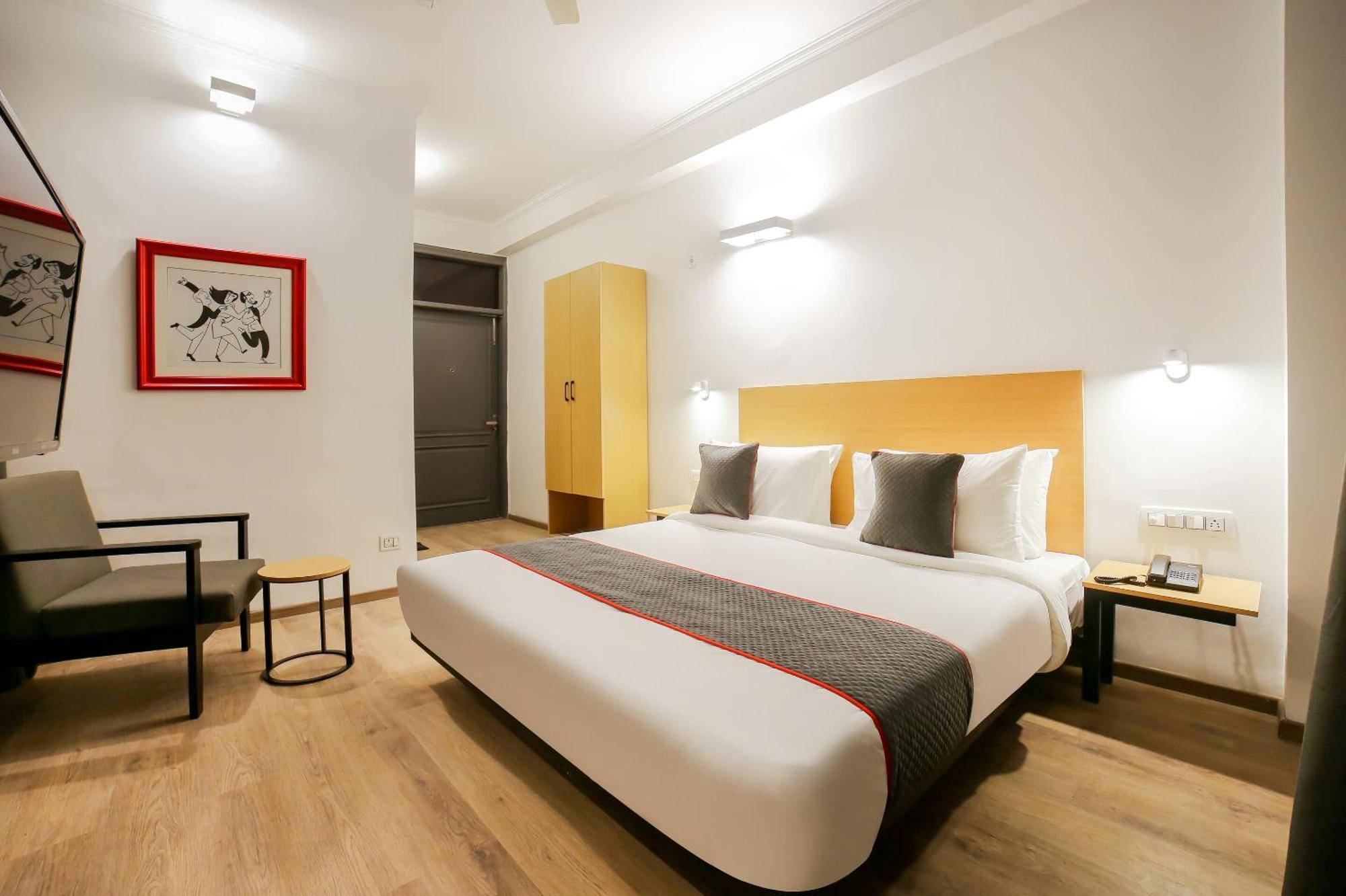 Hotel Townhouse 330 Dlf Phase-2 Near Leisure Valley Park 4*