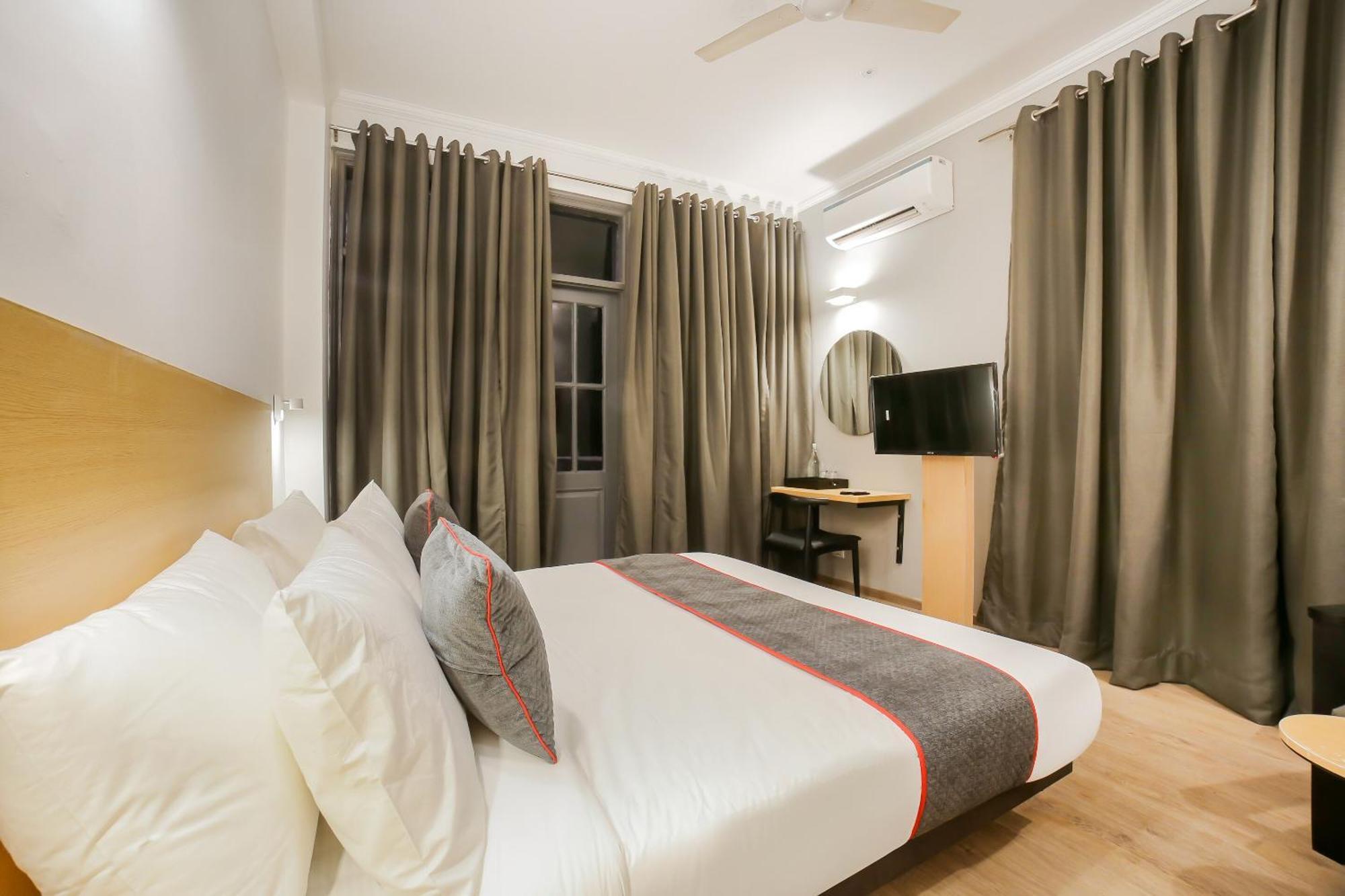 Hotel Townhouse 330 Dlf Phase-2 Near Leisure Valley Park 4*