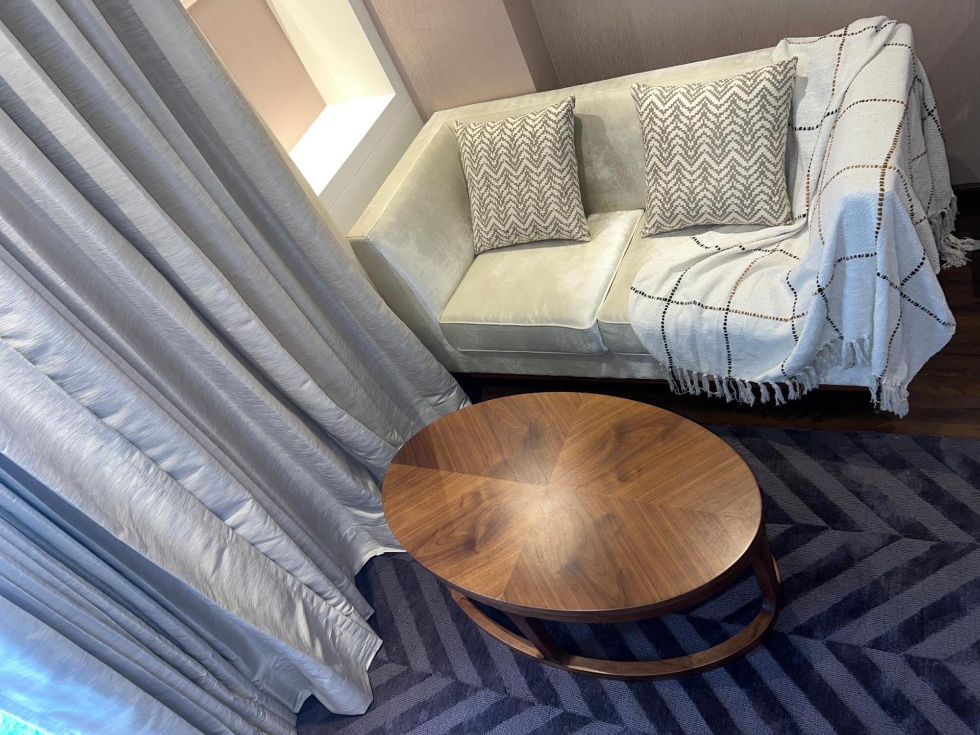 Executive Deluxe With Panoramic View In Heart Of Apartment Gurgaon