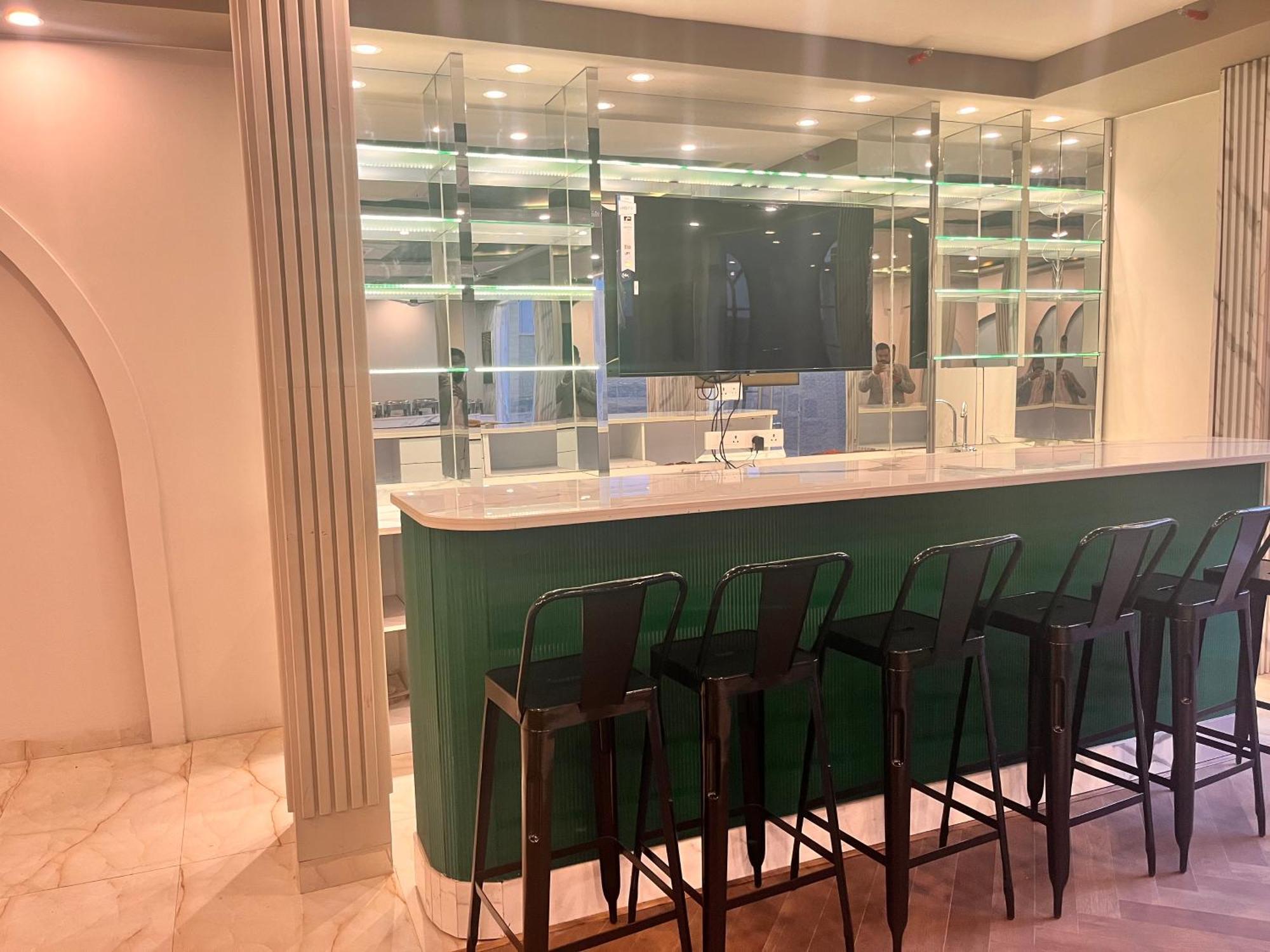 Hotel Flock I Golf Course Road Near Dlf Phase 1 Metro Station I Gurgaon
