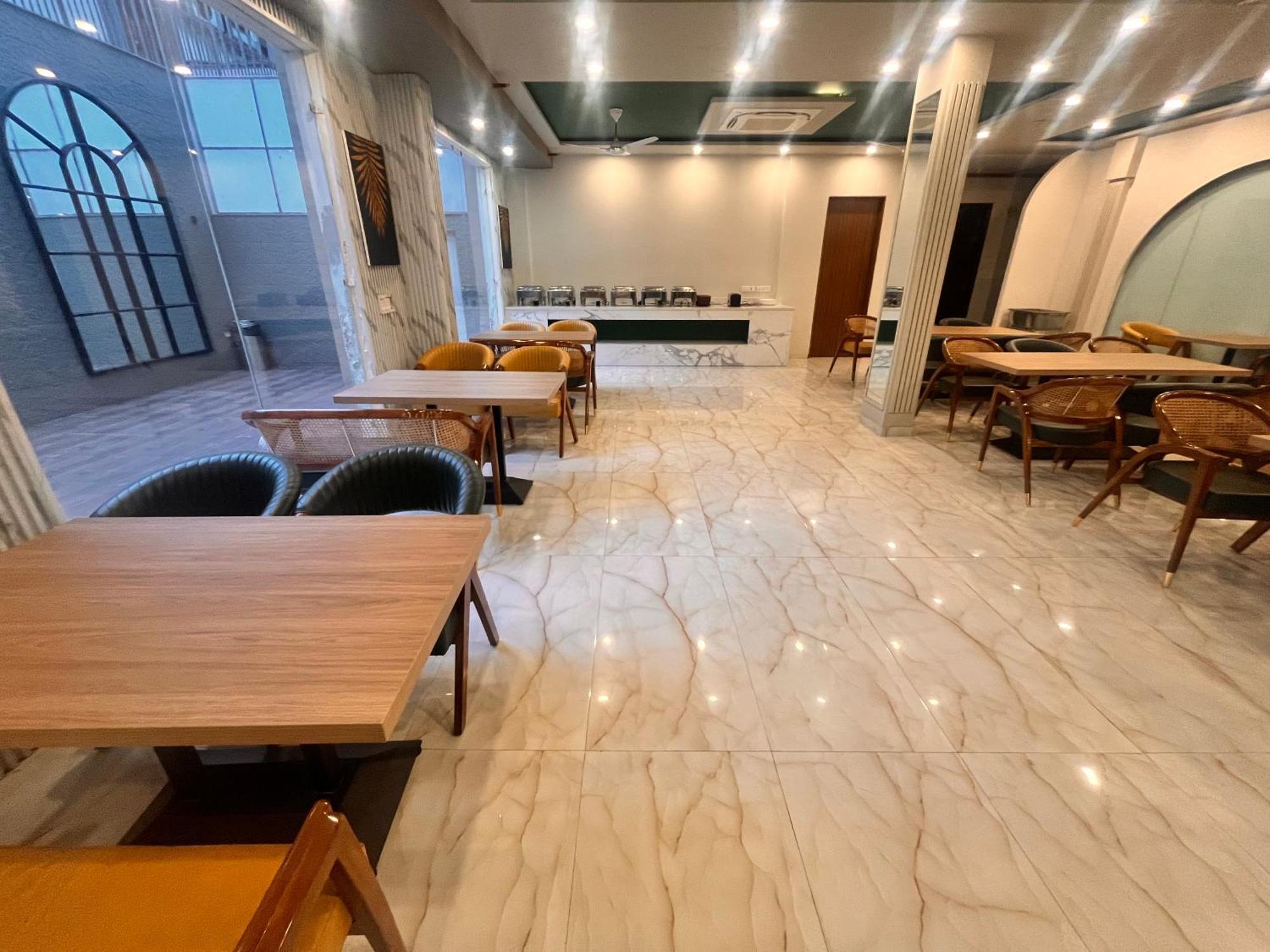 Hotel Flock I Golf Course Road Near Dlf Phase 1 Metro Station I