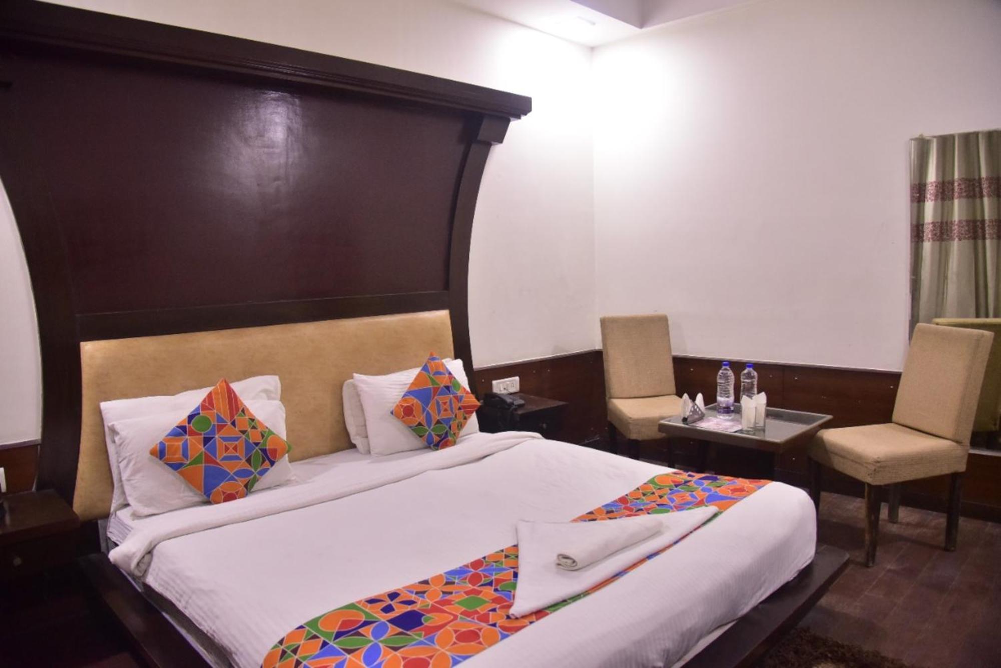 Roomshala 063 Cloud 29- Near Ramadaa 3* Gurgaon