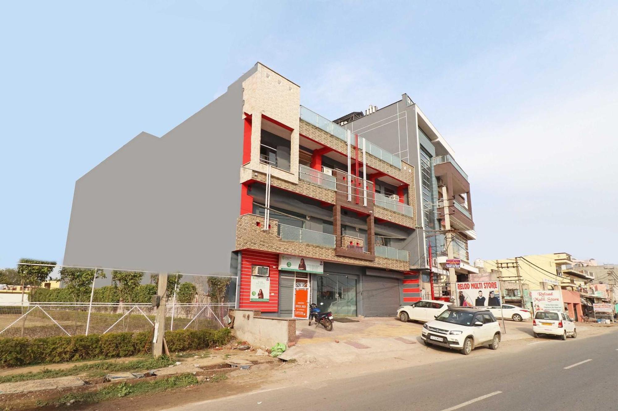 O Dwarka Palace Hotel *