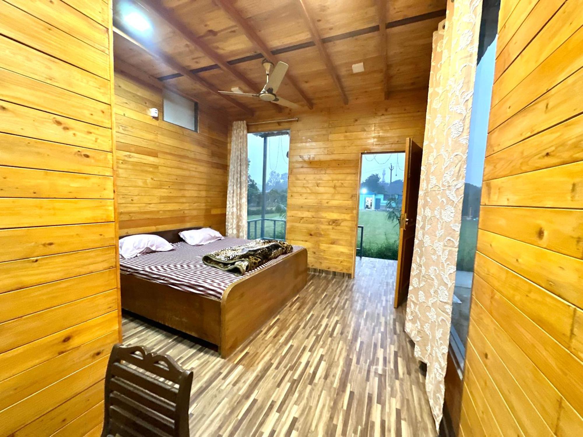 Farm With 5 Huts, Heated Pool And Bonfire Farm stay *